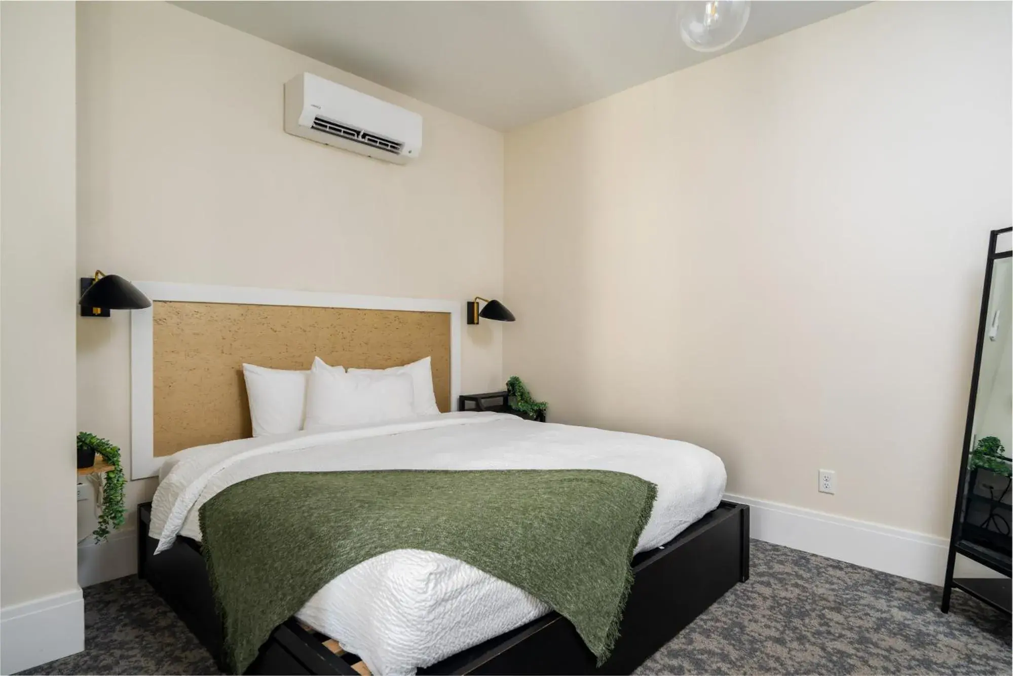 One-Bedroom Apartment in Hancock House One-Bedroom Apartment in Hancock House