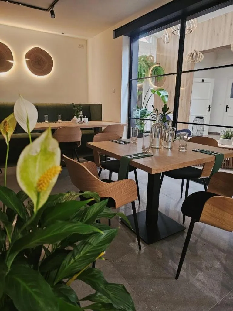 Restauracja i Noclegi Pod Kasztanami