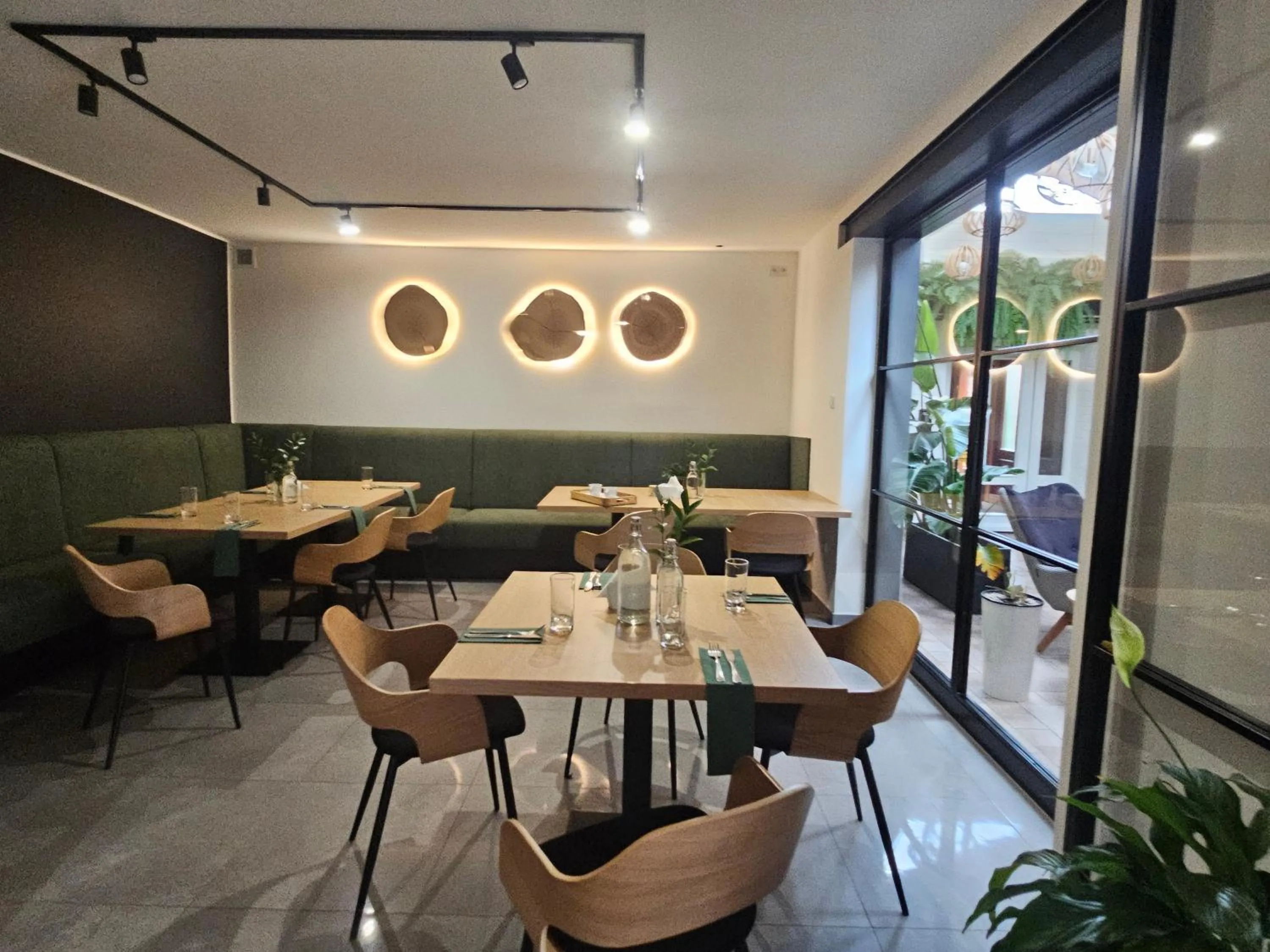 Restauracja i Noclegi Pod Kasztanami