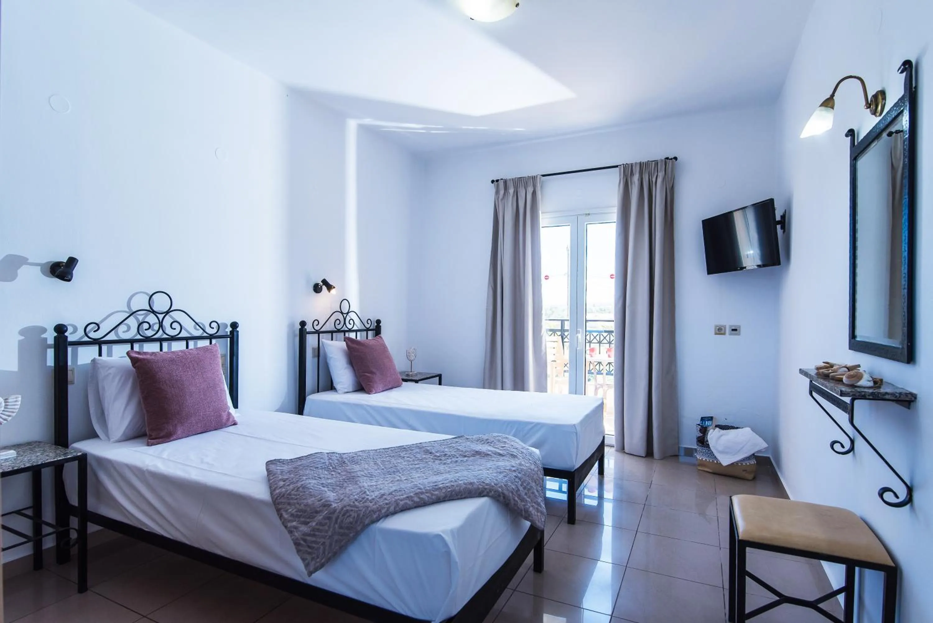 Photo of the whole room, Bed in Real Palace