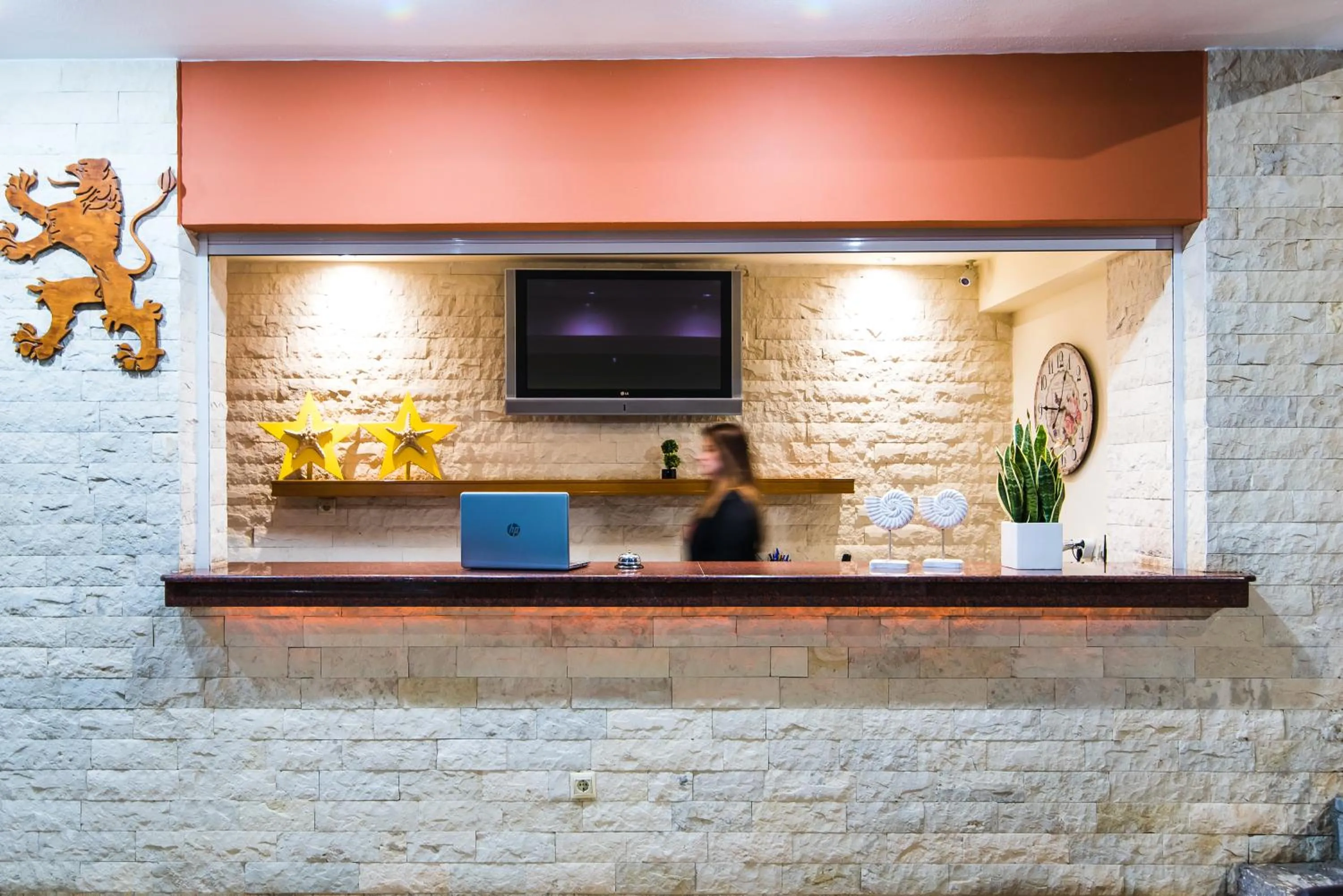 Text overlay in Real Palace