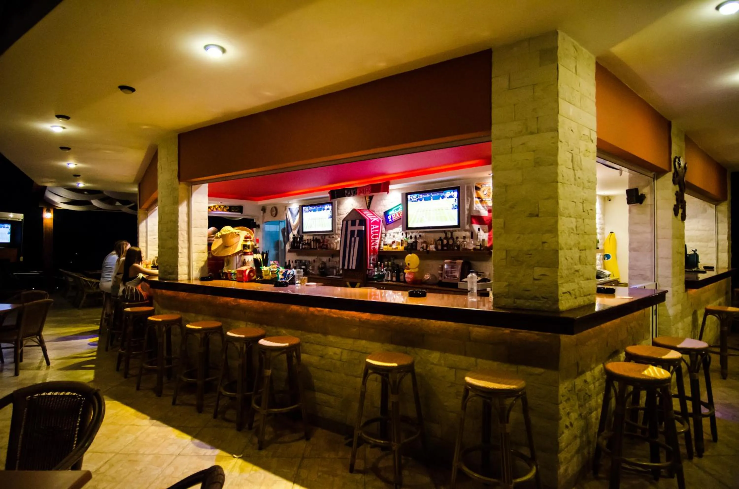 Restaurant/places to eat in Real Palace