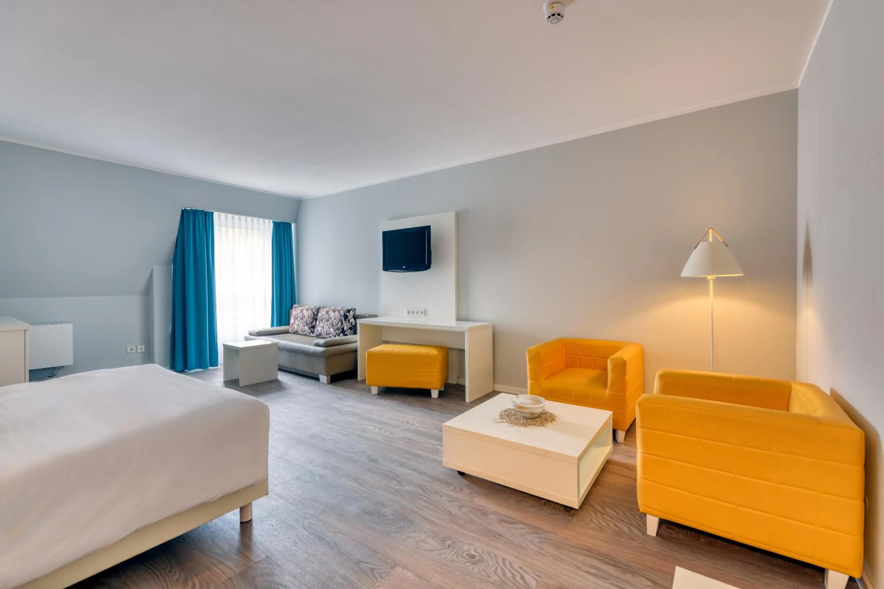 Photo of the whole room, Bed in Ibis Styles Regensburg
