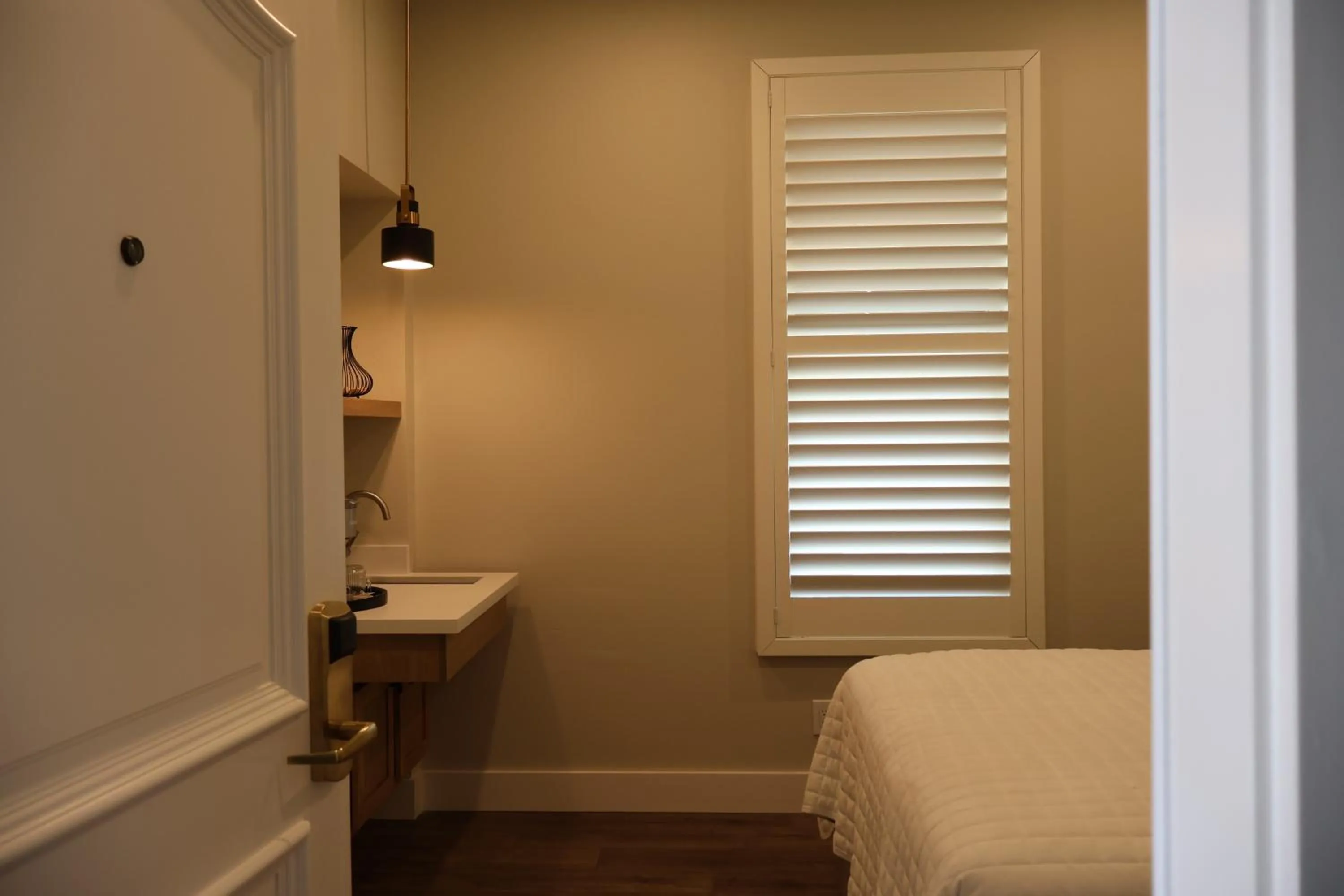 Photo of the whole room, Bed in Elm House Inn