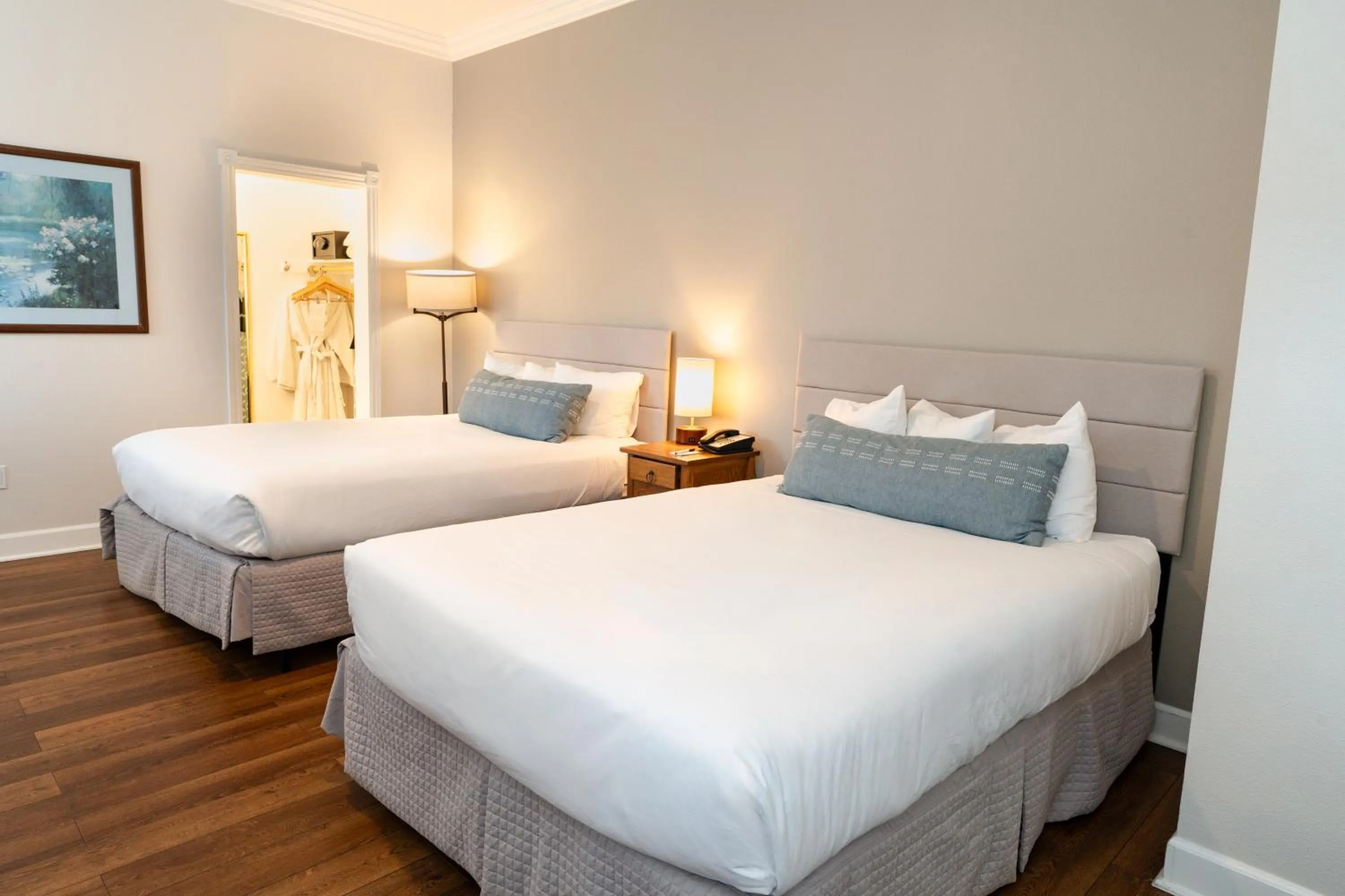 Bedroom, Bed in Elm House Inn