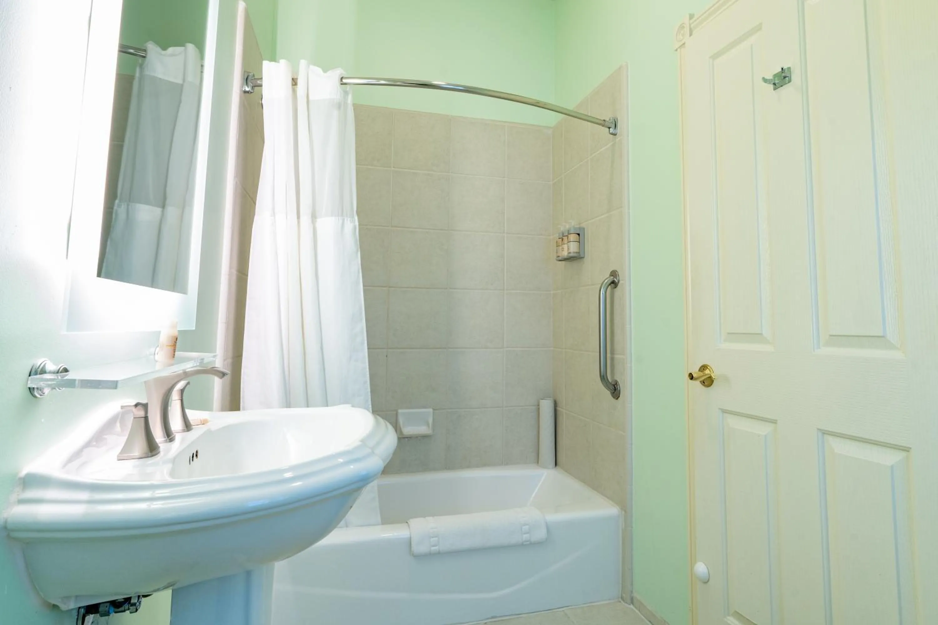 Bathroom in Elm House Inn