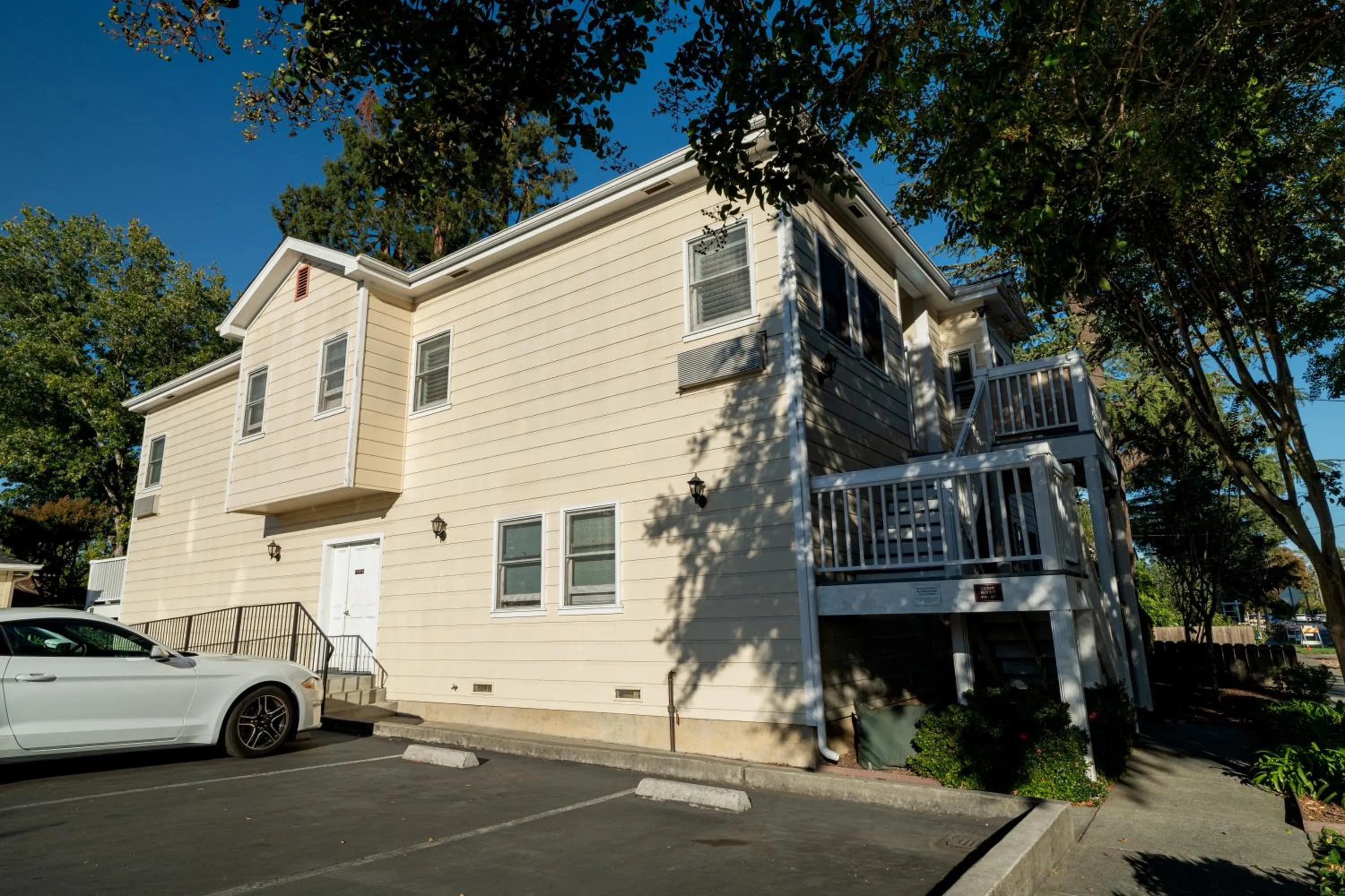 Property building in Elm House Inn