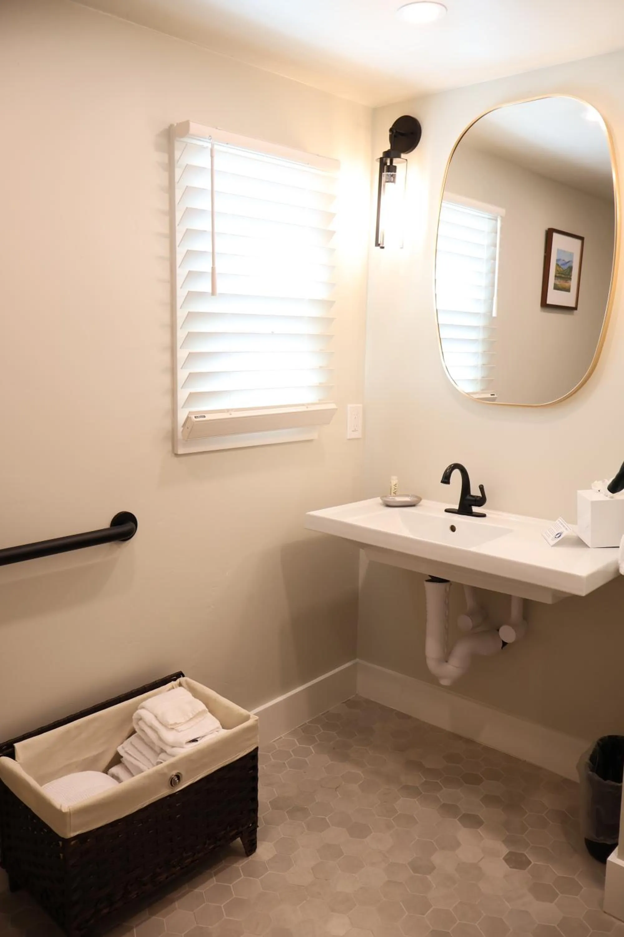 Bathroom in Elm House Inn