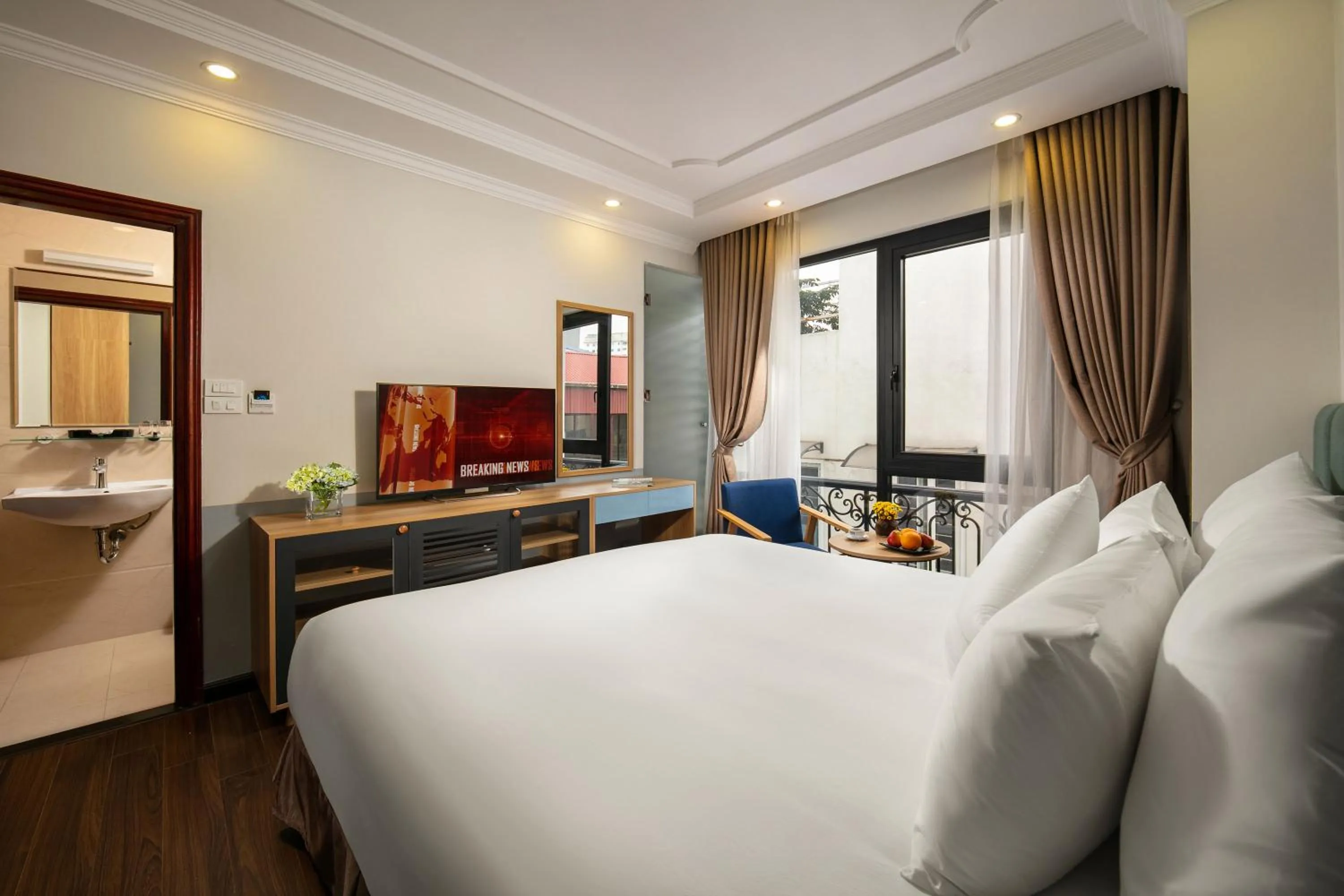 Photo of the whole room, Bed in C'Bon Hotel Do Quang