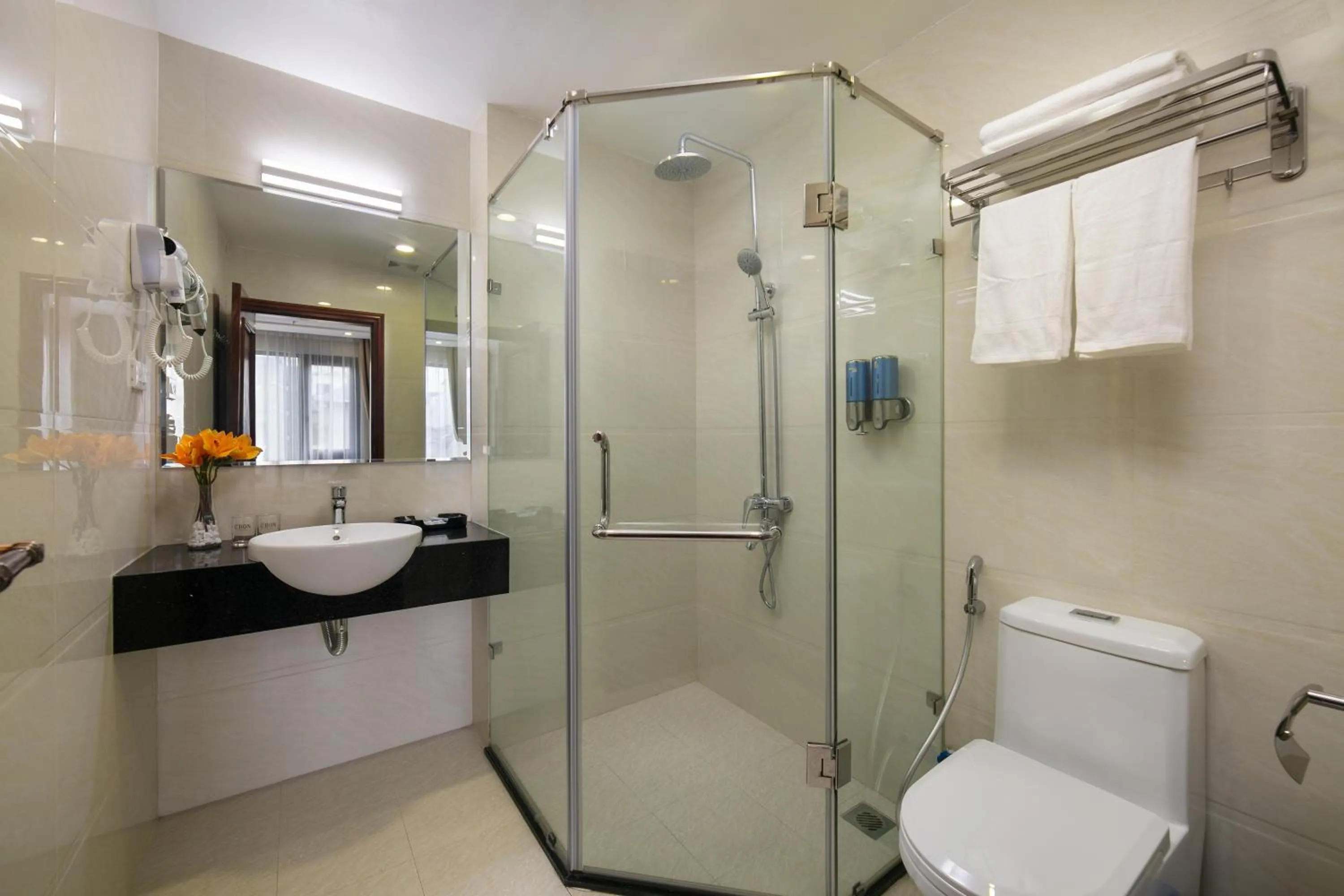 Bathroom in C'Bon Hotel Do Quang