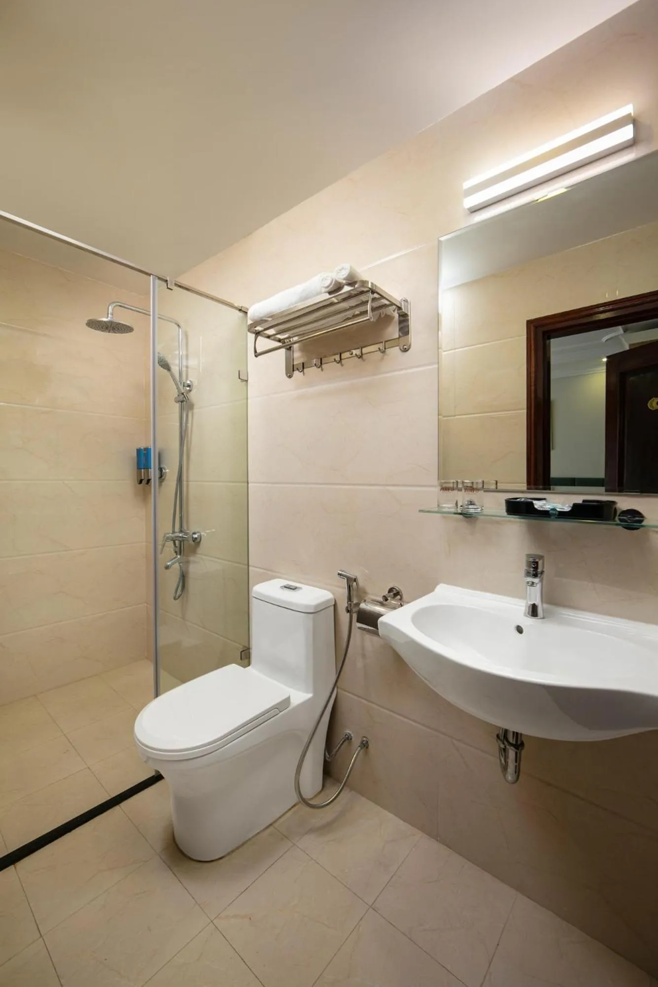 Bathroom in C'Bon Hotel Do Quang