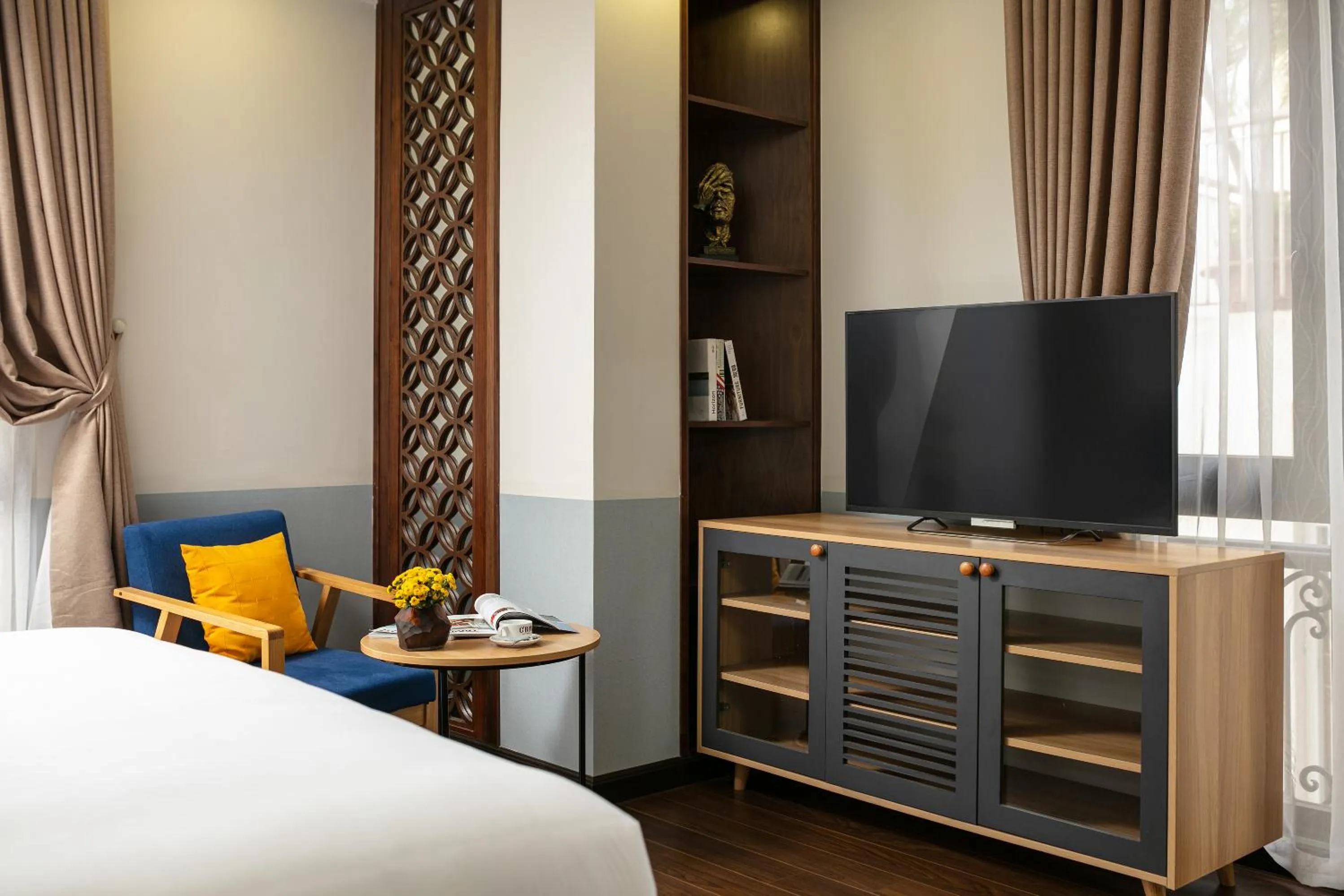 TV and multimedia, Bed in C'Bon Hotel Do Quang