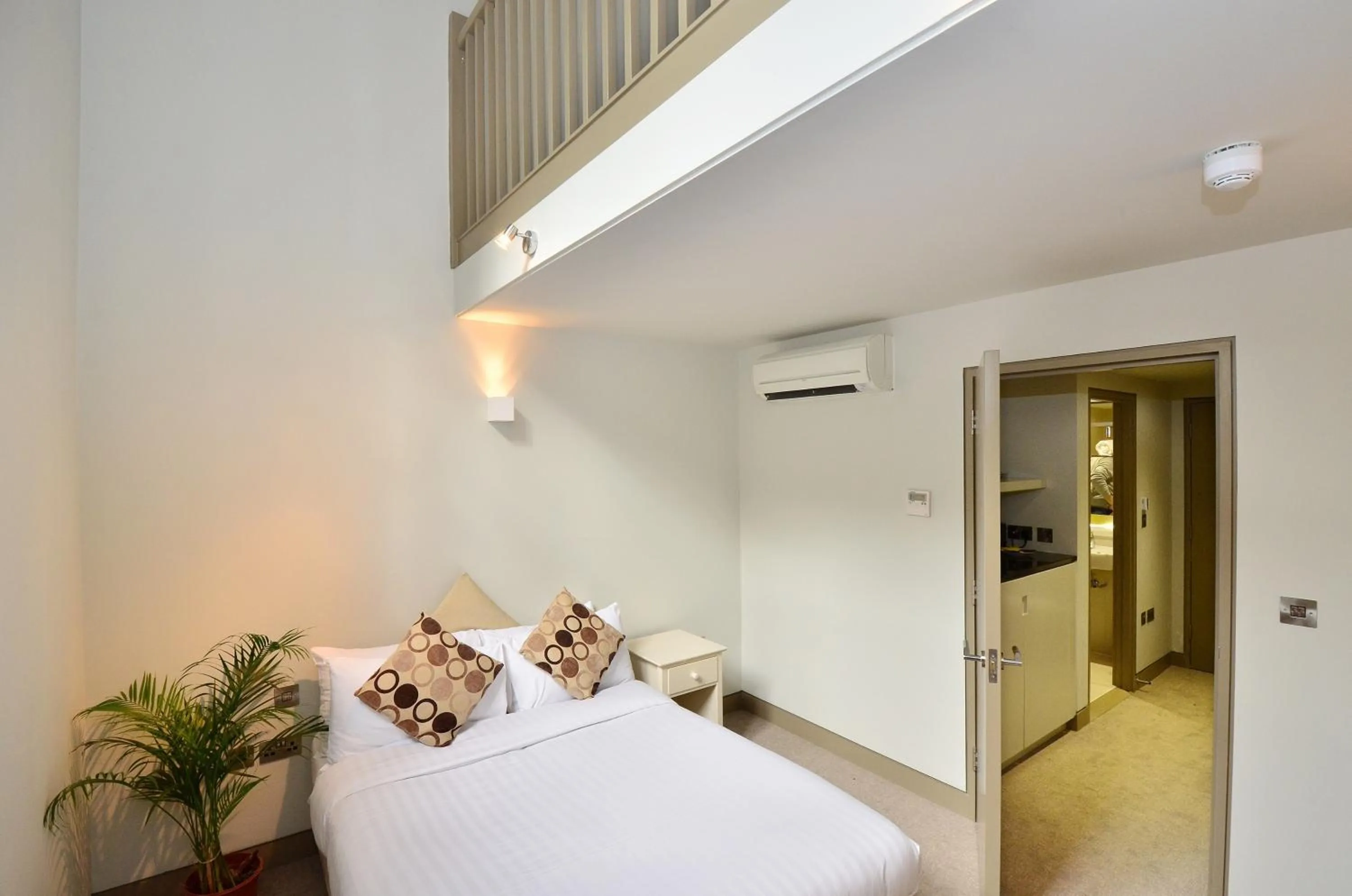 Bedroom, Bed in Arch Hotel