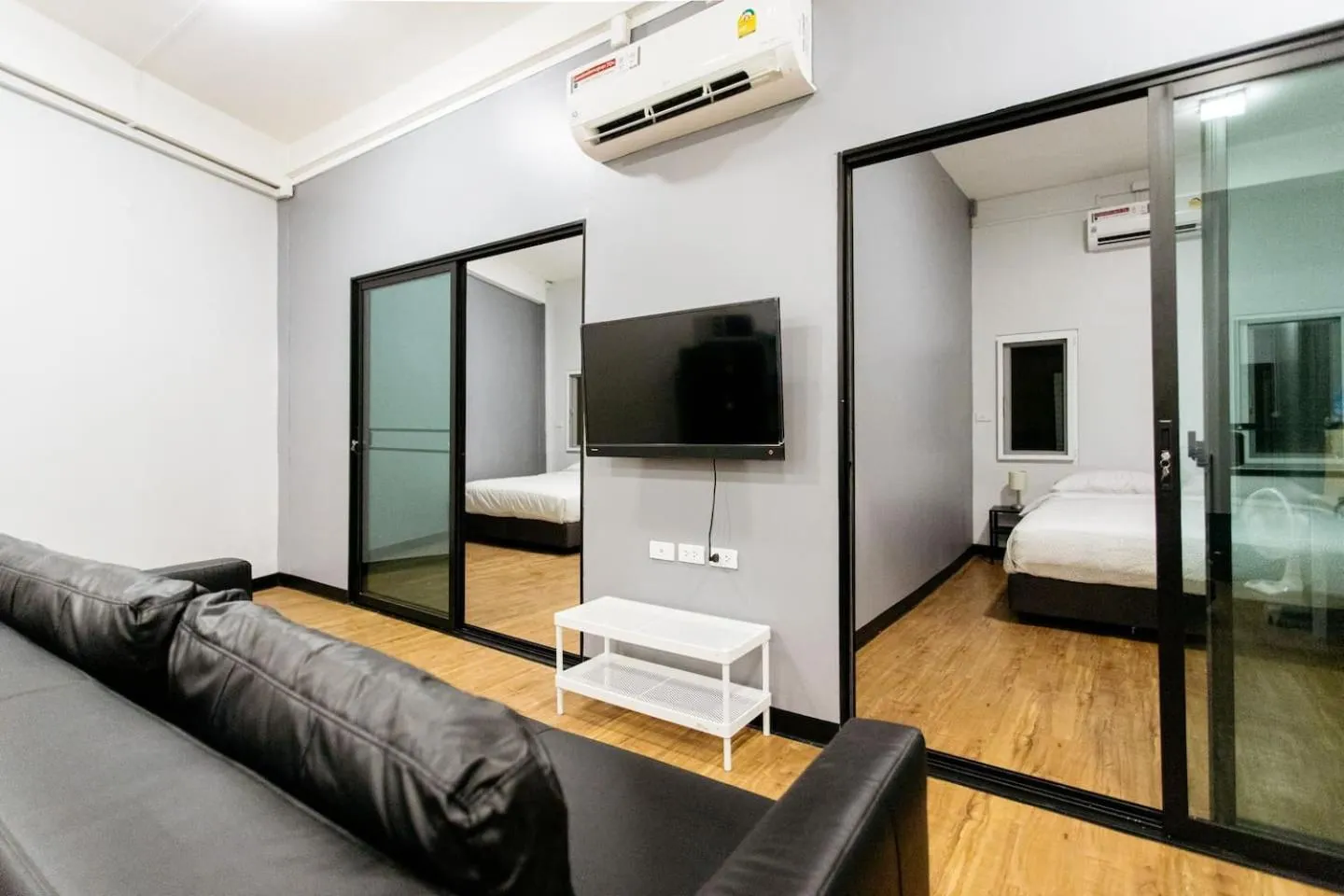 Bed in U4 Large 2 bed rooms full kitchen 200m to BTS