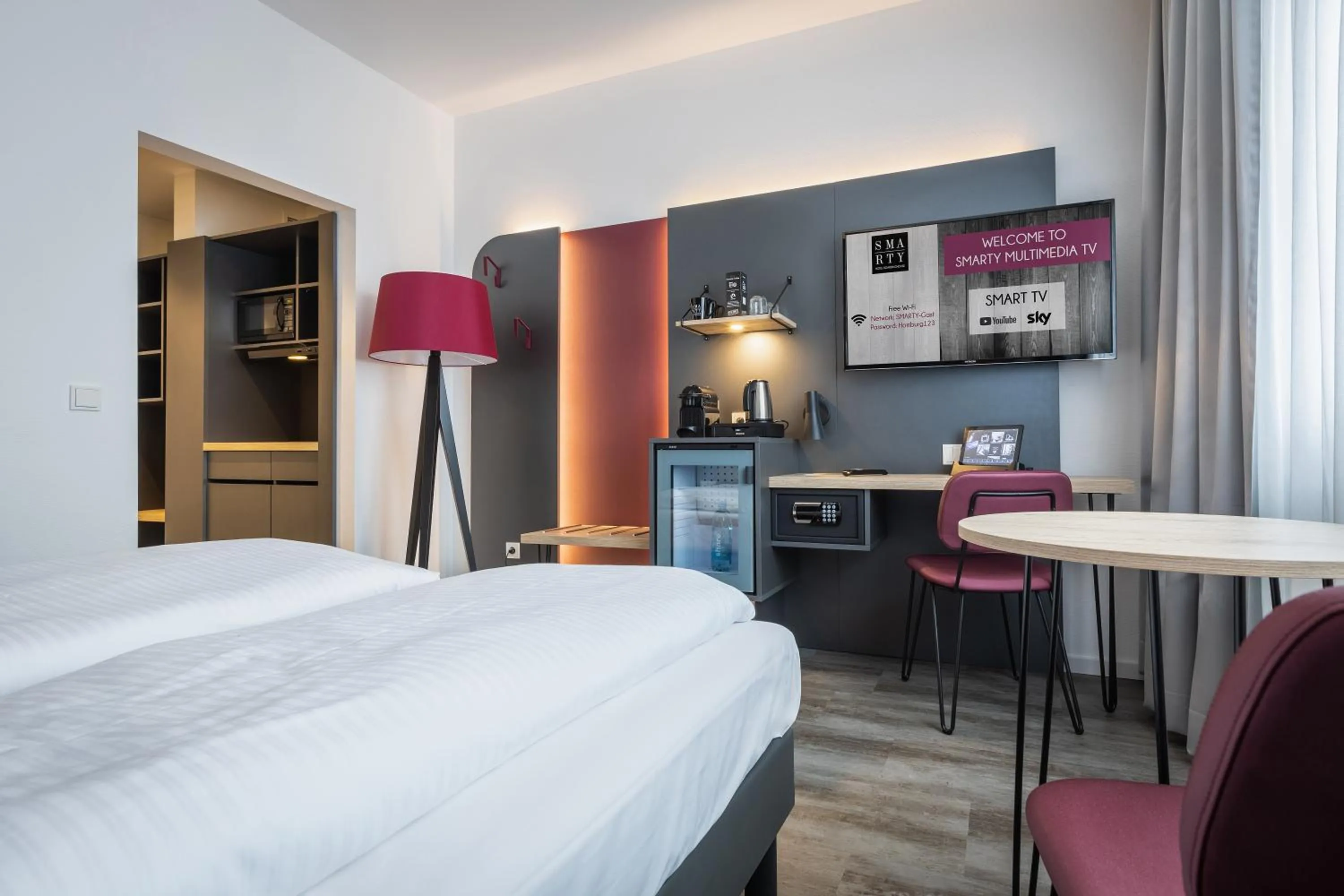 TV and multimedia, Bed in SMARTY Hotel Euler Homburg, Saar - KONTAKTLOSER SELF CHECK-IN