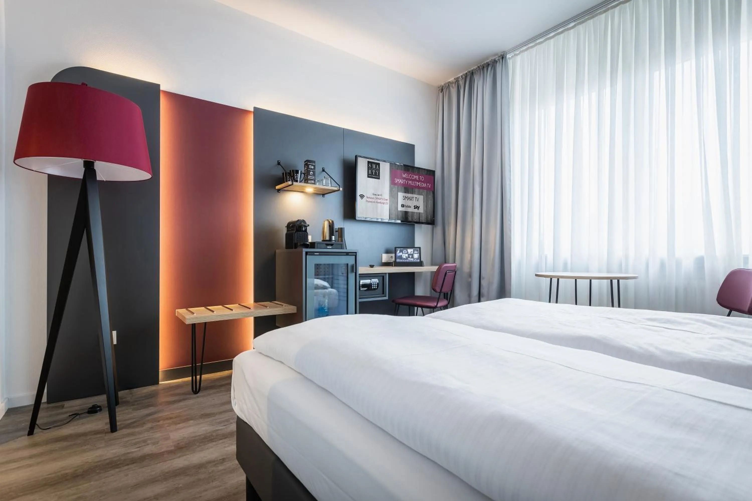 TV and multimedia, Bed in SMARTY Hotel Euler Homburg, Saar - KONTAKTLOSER SELF CHECK-IN