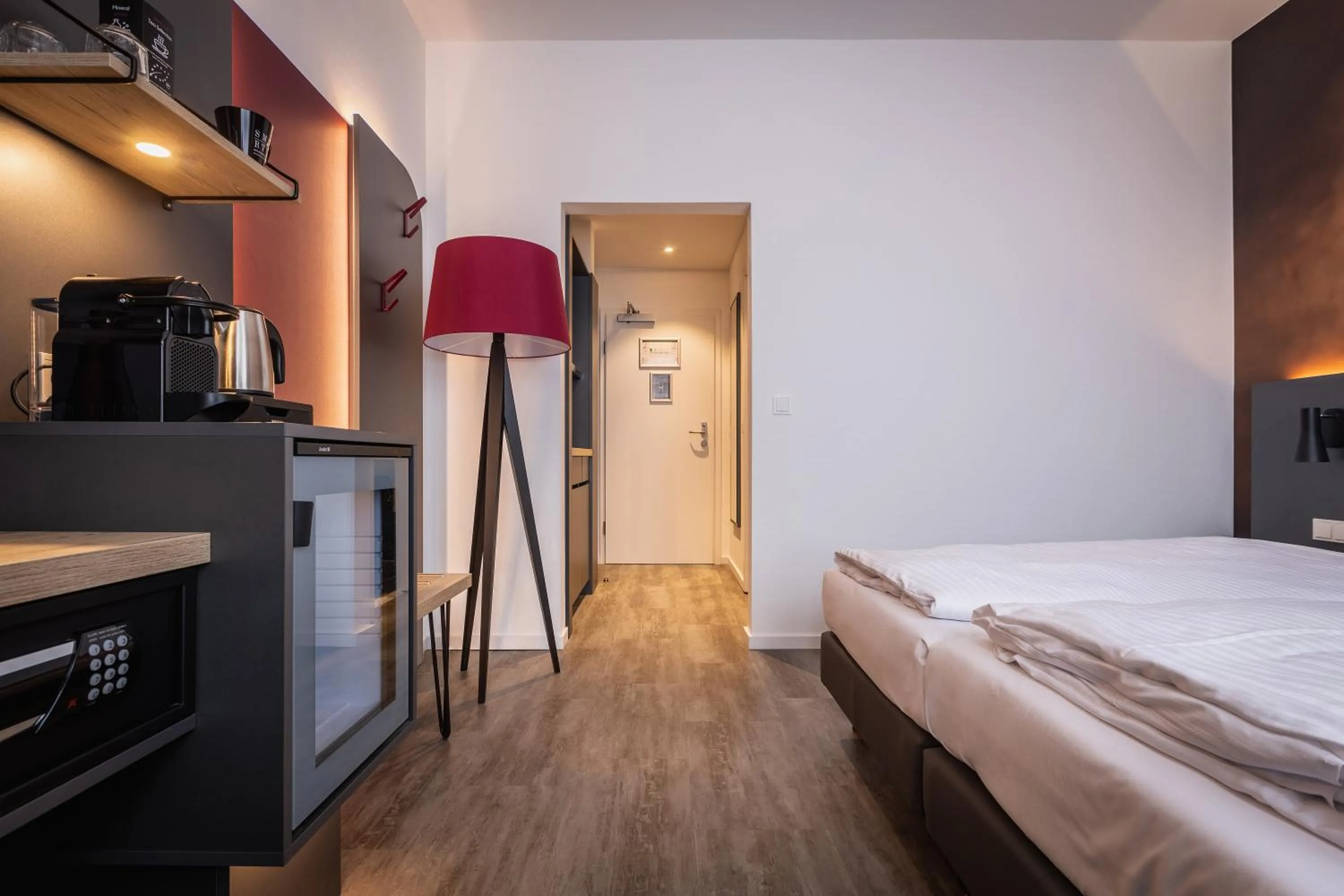 Photo of the whole room, Bed in SMARTY Hotel Euler Homburg, Saar - KONTAKTLOSER SELF CHECK-IN