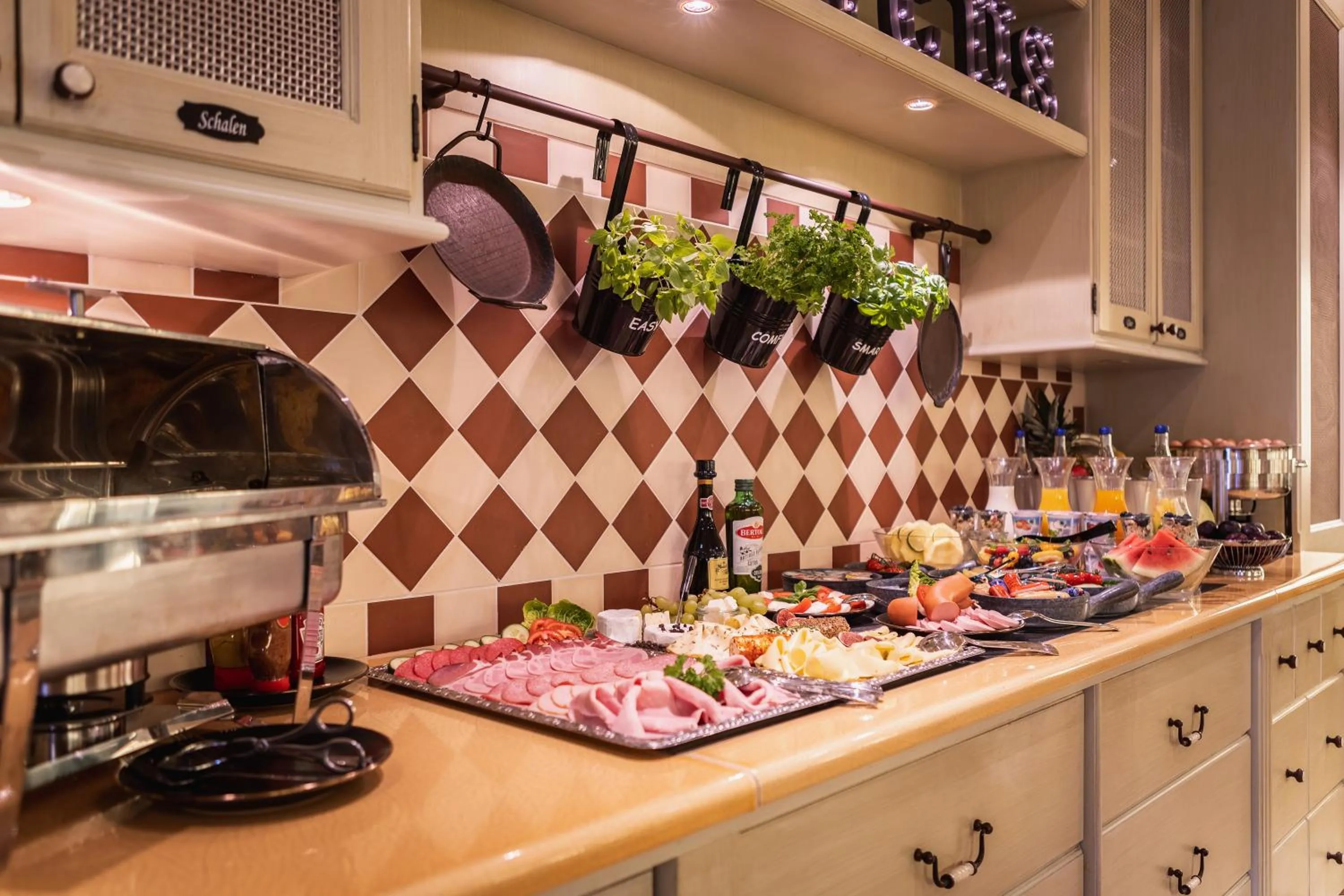 Buffet breakfast in SMARTY Hotel Euler Homburg, Saar - KONTAKTLOSER SELF CHECK-IN