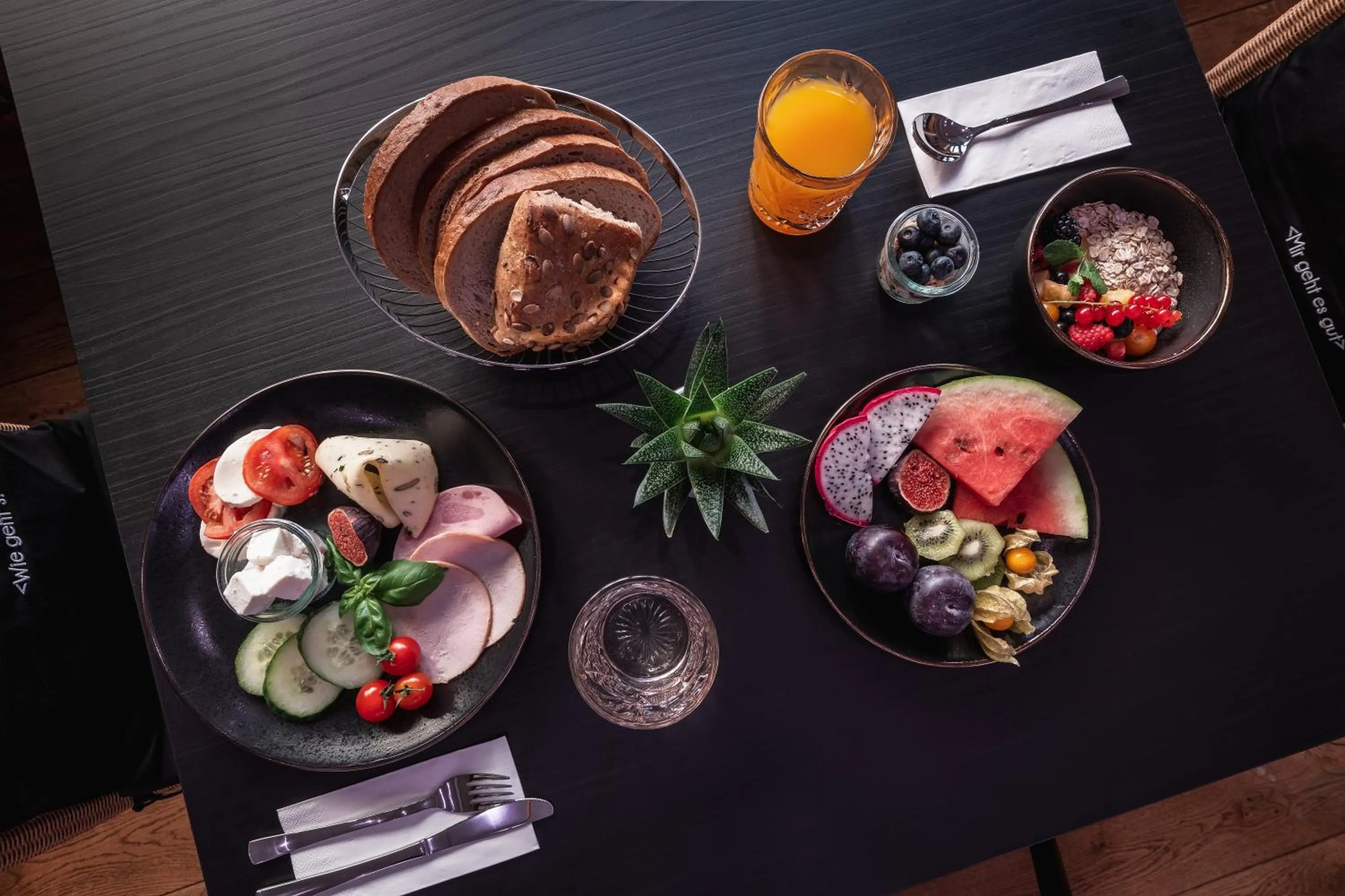 Breakfast in SMARTY Hotel Euler Homburg, Saar - KONTAKTLOSER SELF CHECK-IN