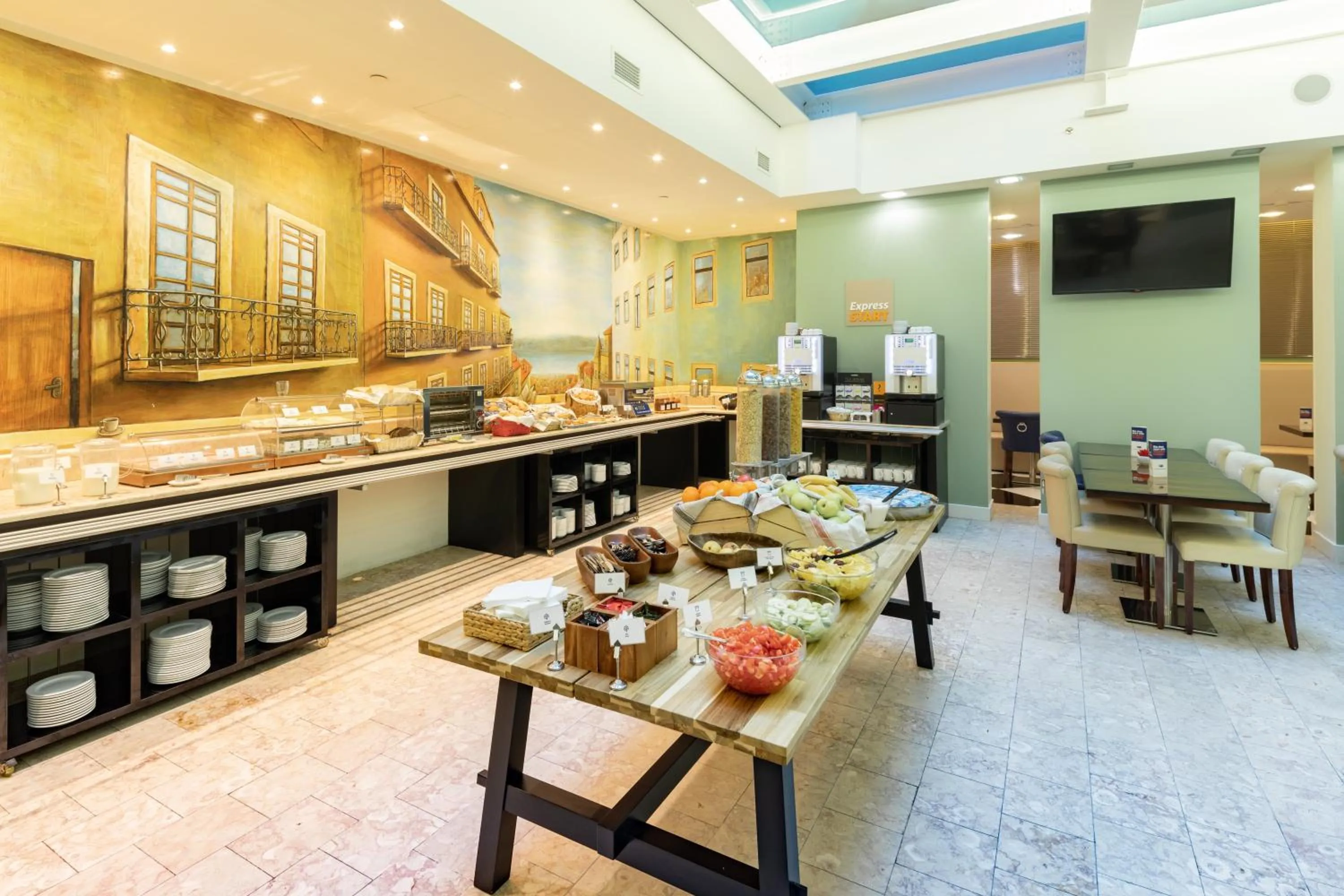 Breakfast in Holiday Inn Express Lisboa - Av. Liberdade by IHG