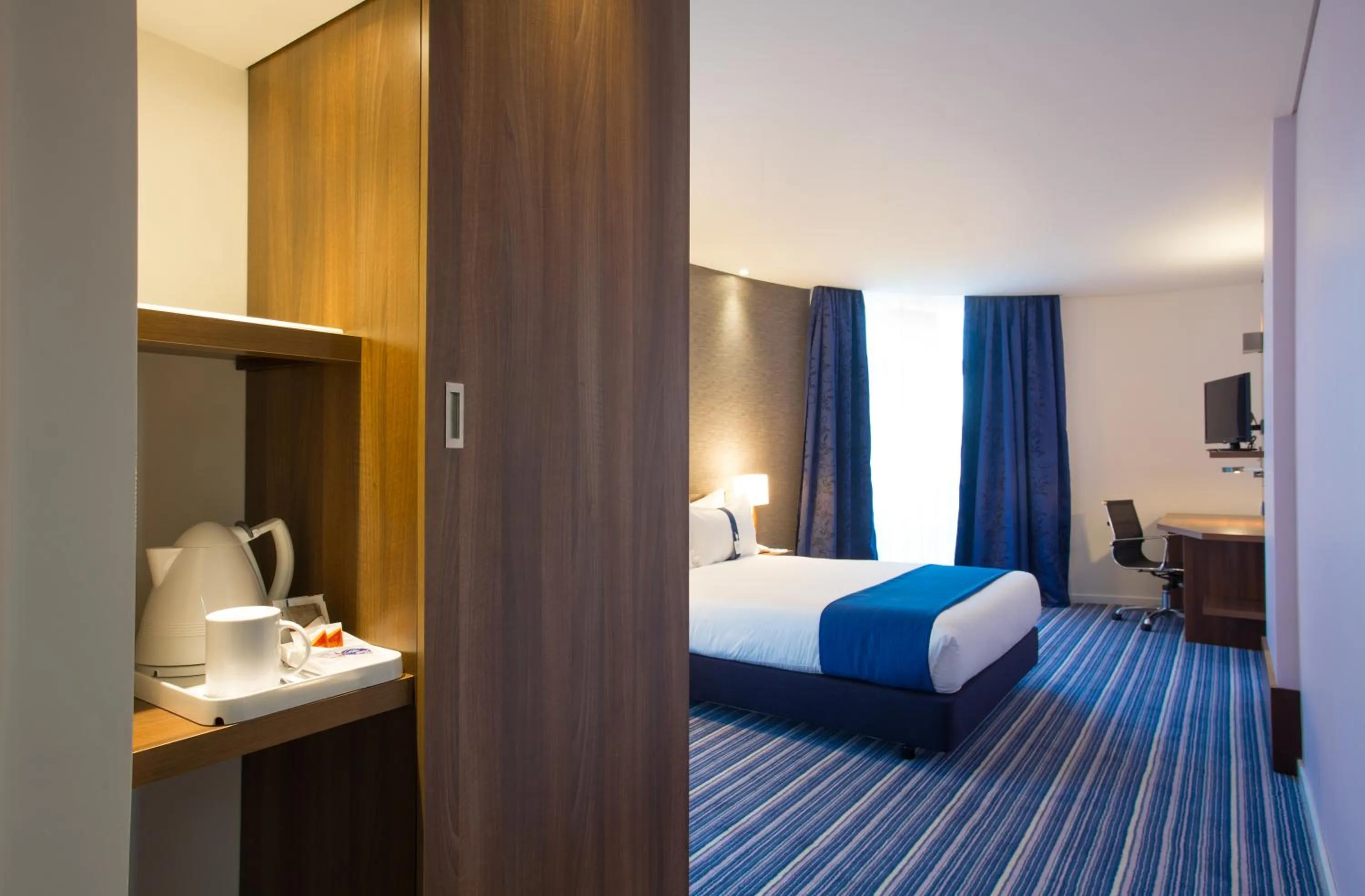Bed in Holiday Inn Express Lisboa - Av. Liberdade by IHG