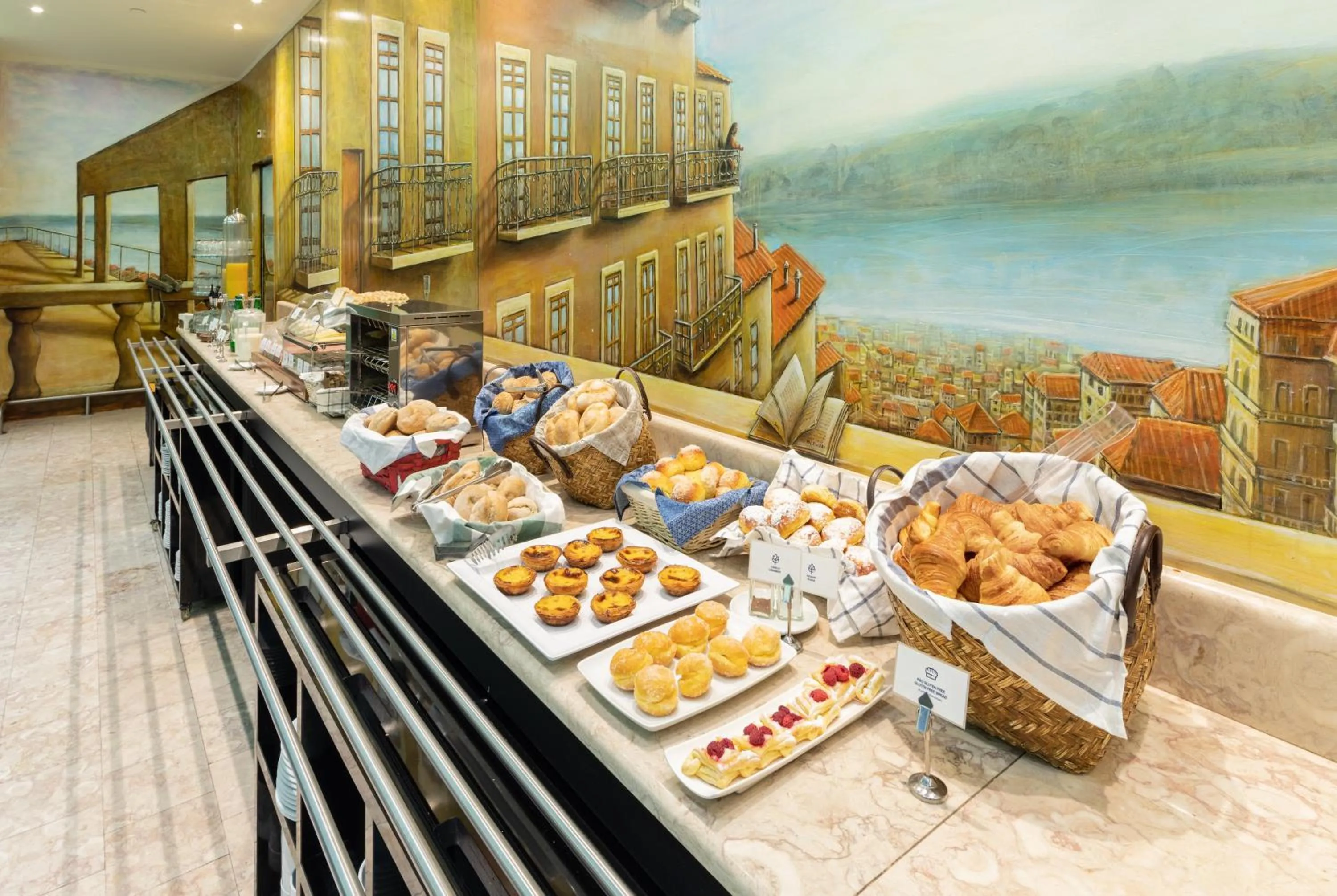 Restaurant/places to eat in Holiday Inn Express Lisboa - Av. Liberdade by IHG