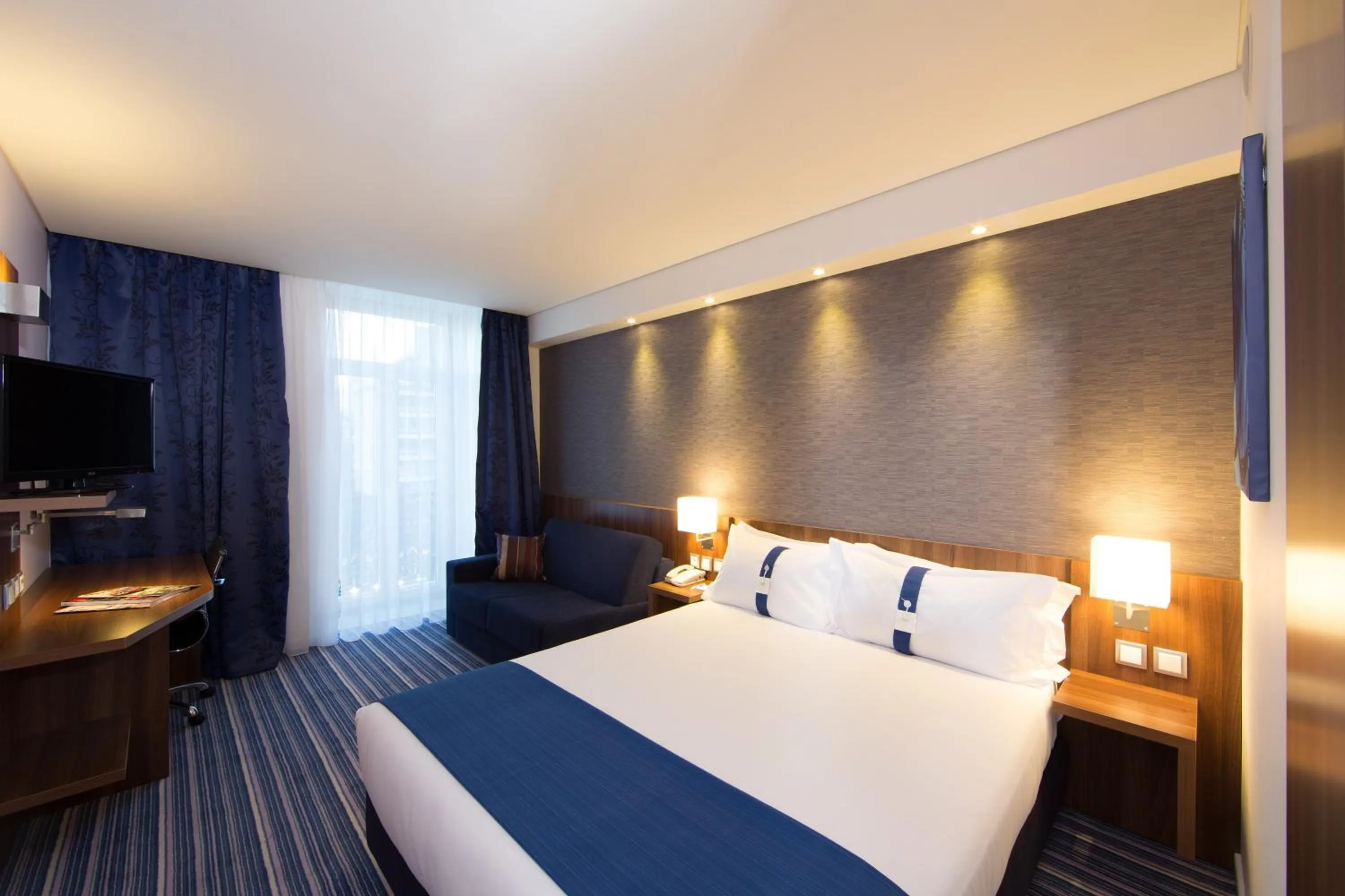 Photo of the whole room, Bed in Holiday Inn Express Lisboa - Av. Liberdade by IHG