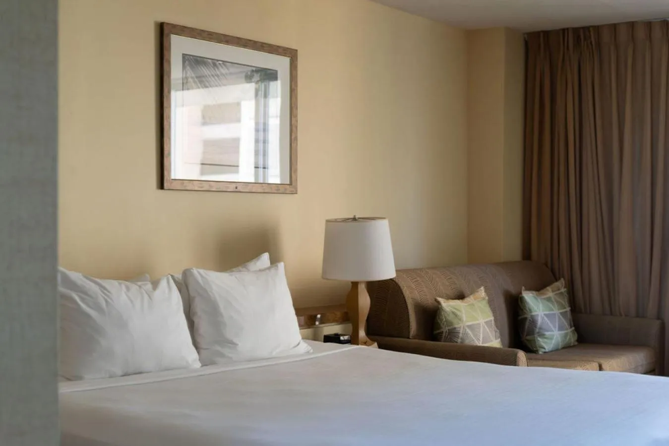 Bedroom, Bed in Waikiki Resort Hotel