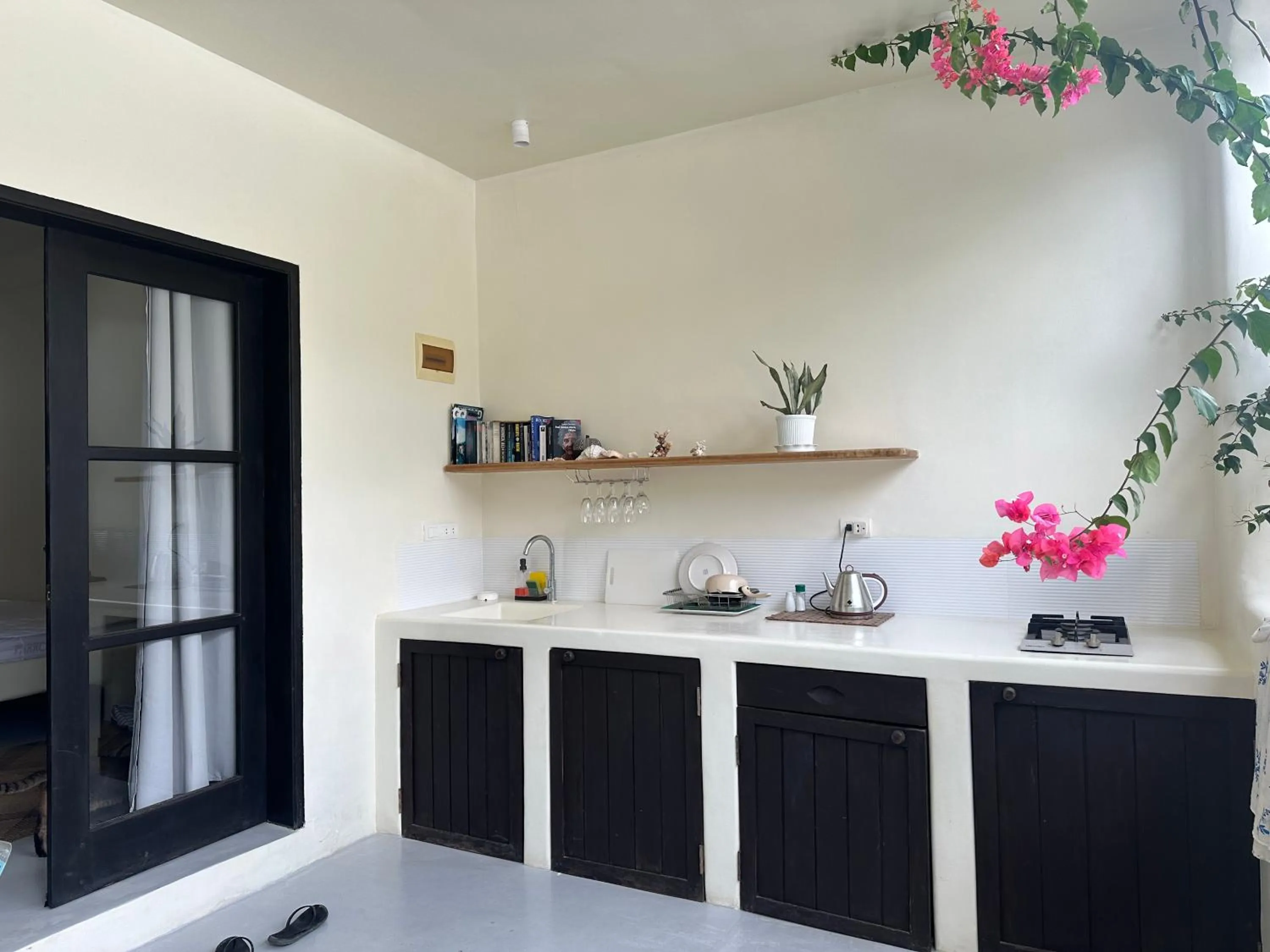 Kitchen or kitchenette in Parrots Boutique Resort