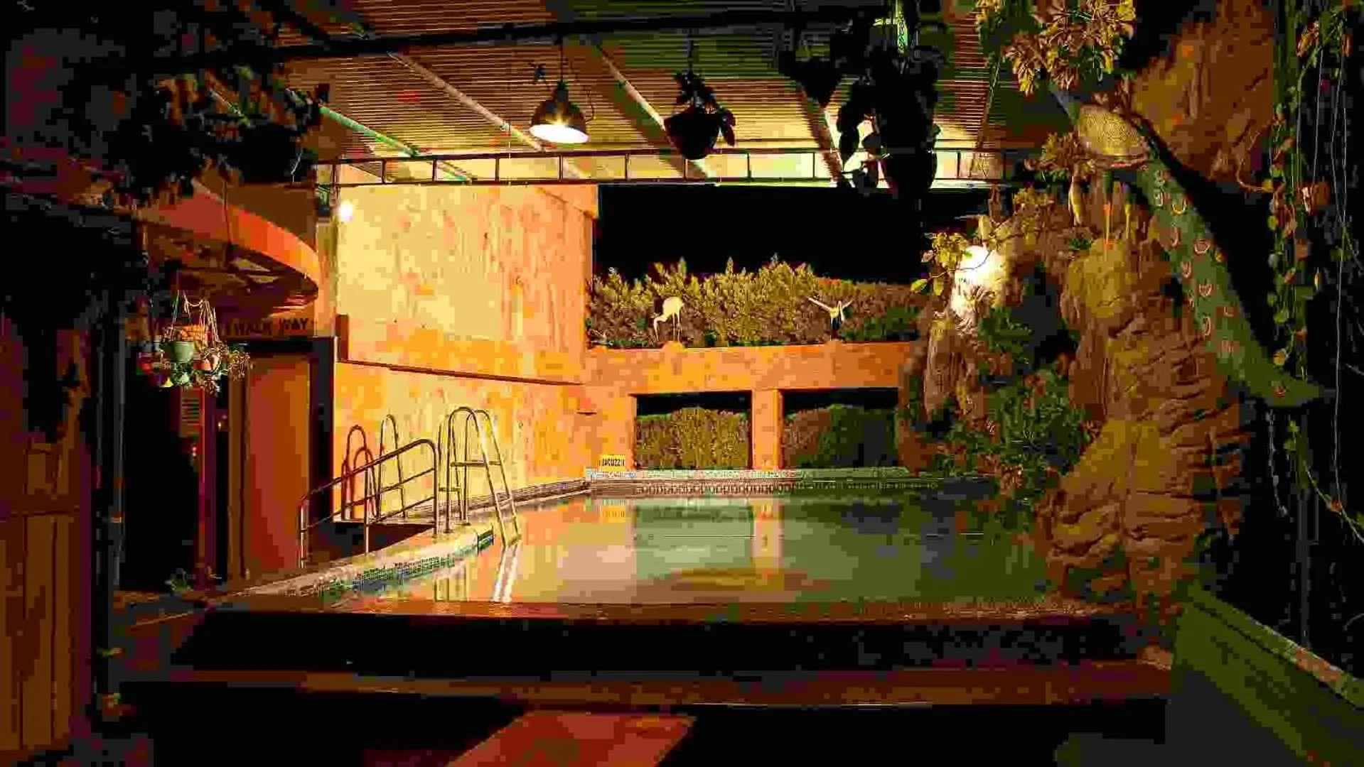 Swimming pool in Parklane Hotel