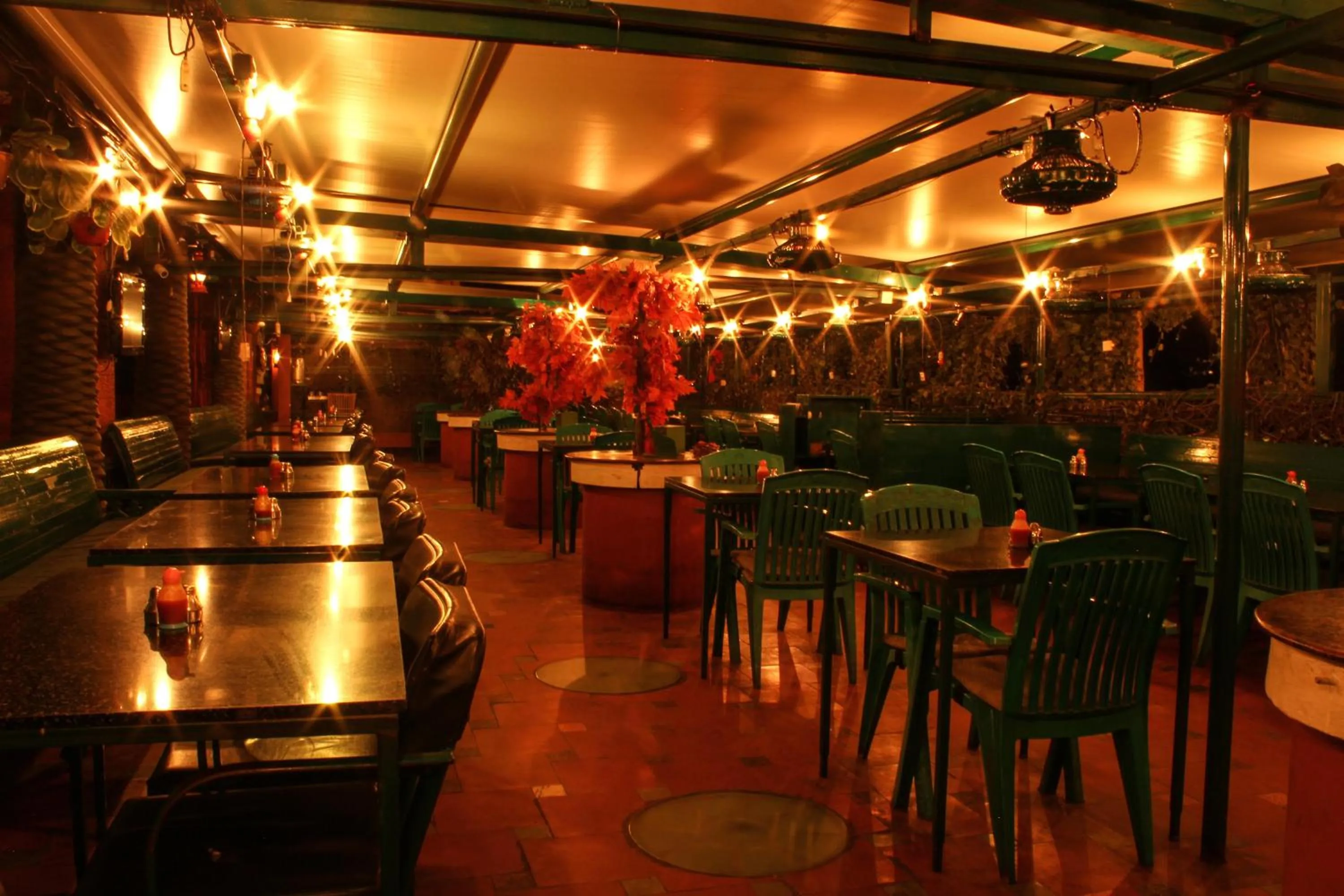 Restaurant/places to eat in Parklane Hotel