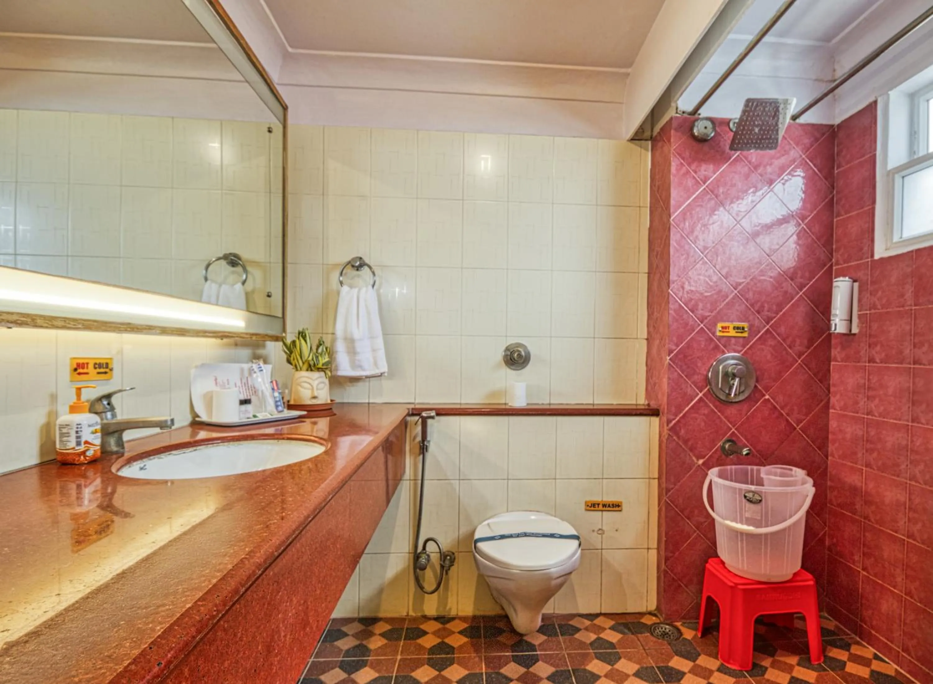 Shower in Parklane Hotel