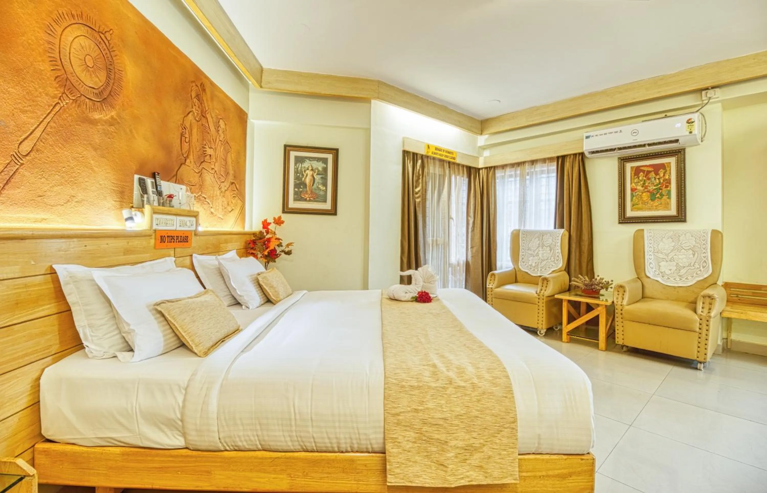 Bed in Parklane Hotel