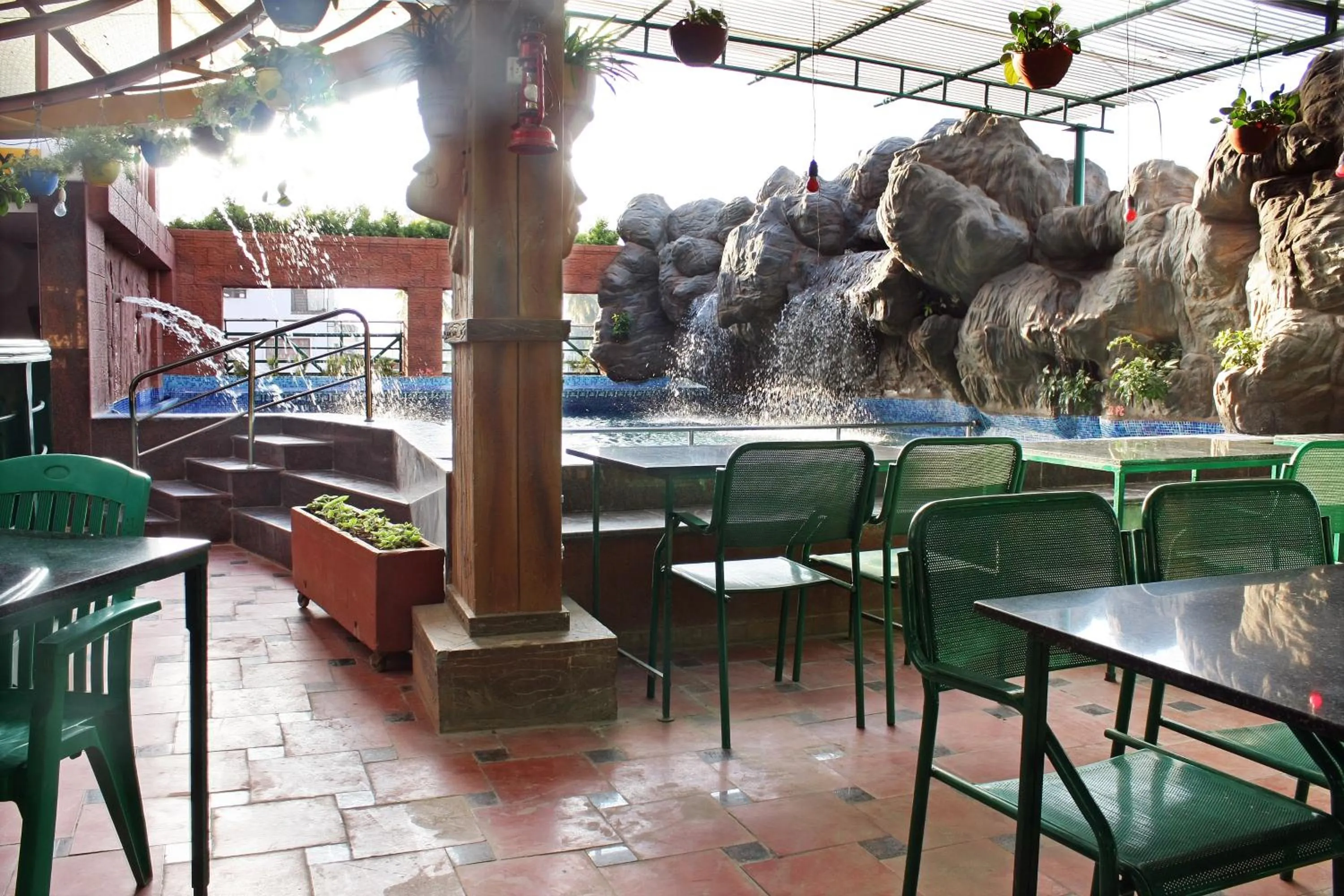 Swimming pool in Parklane Hotel