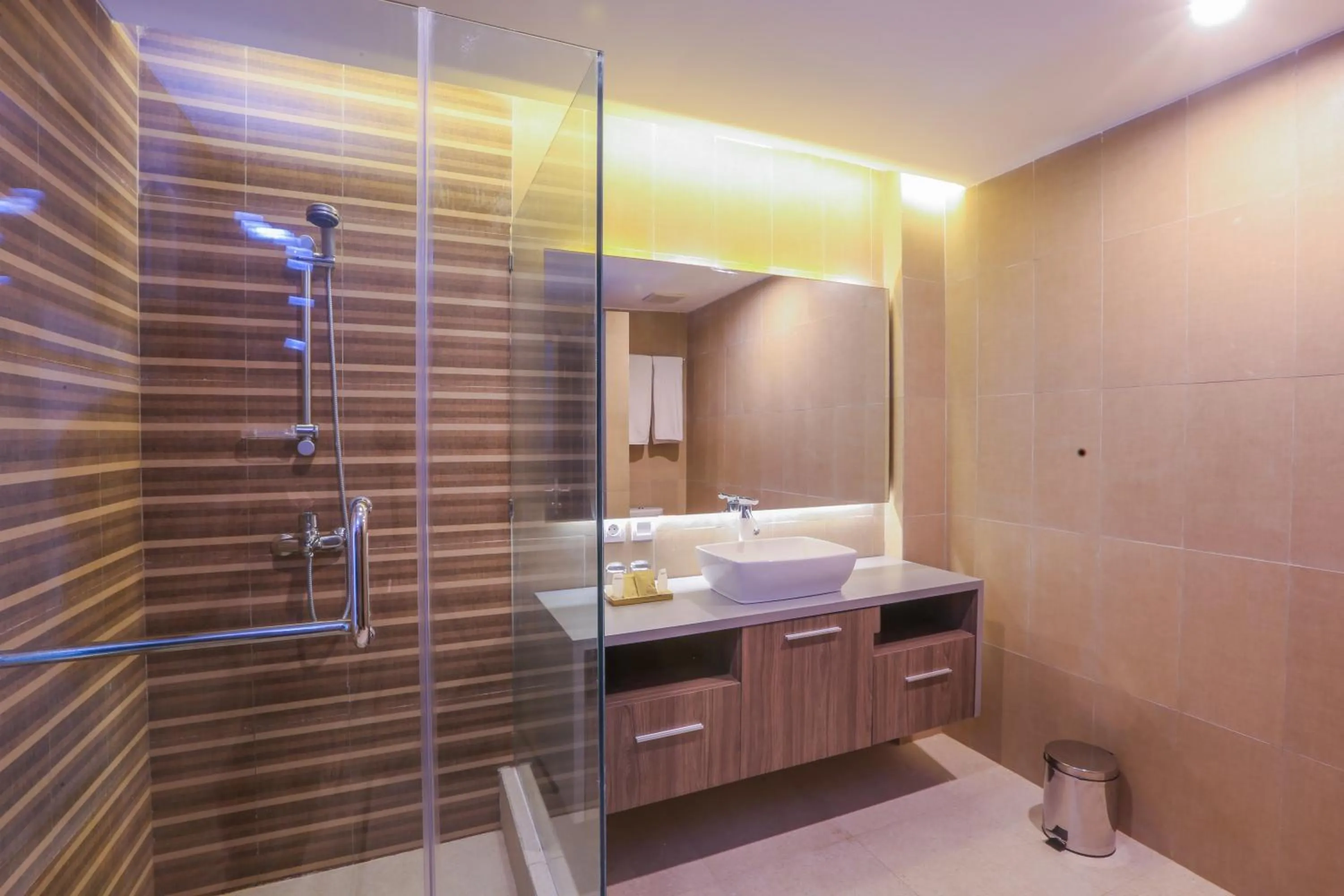 Bathroom in Canggu Dream Village Hotel and Suites