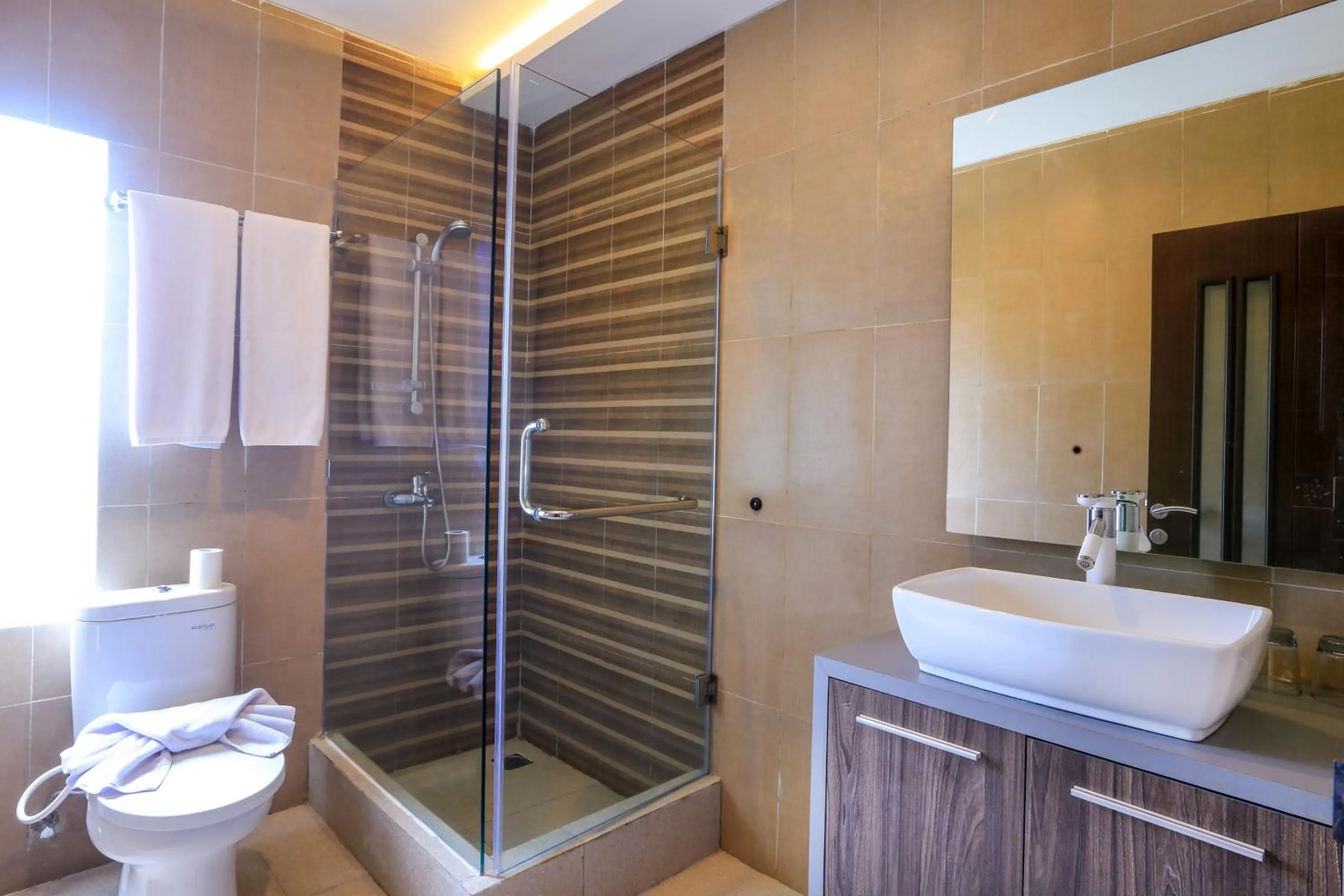 Shower in Canggu Dream Village Hotel and Suites