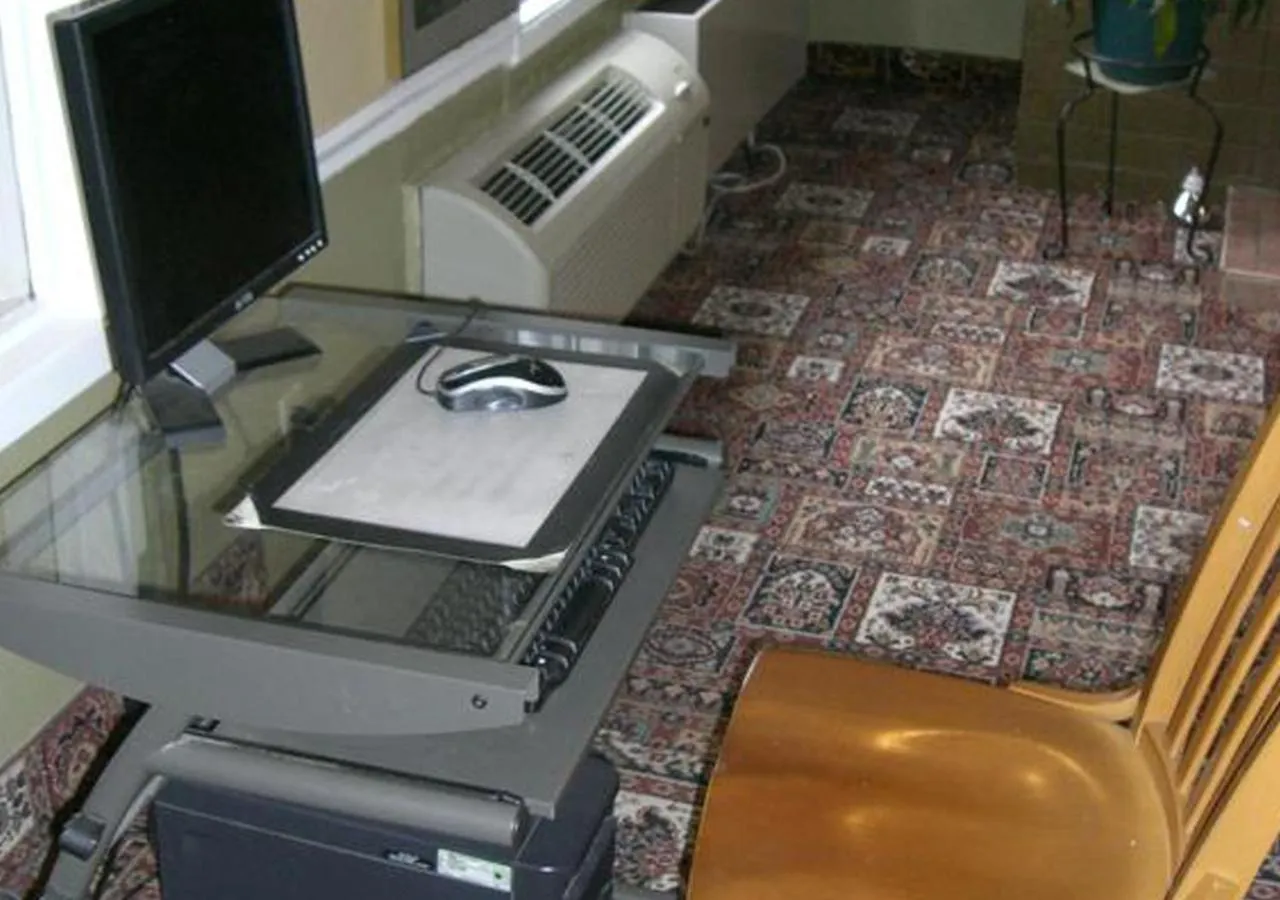 TV and multimedia, TV/Entertainment Center in Norwood Inn and Suites - Minneapolis-St Paul Roseville