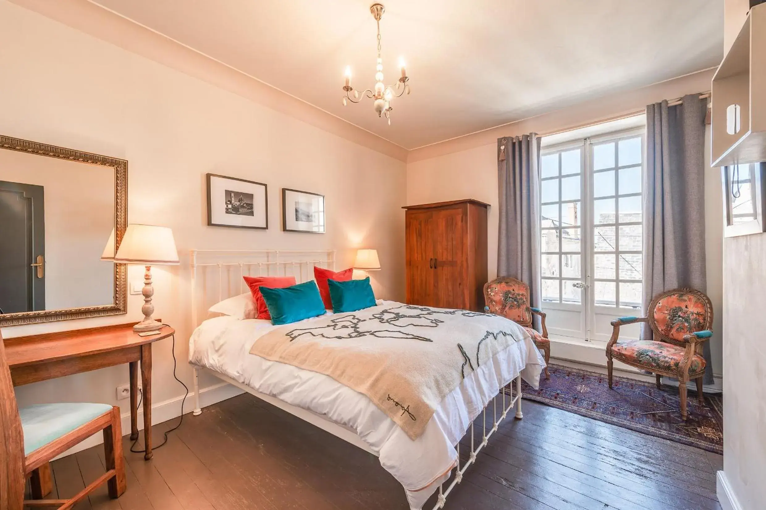 Standard King Room in 5 Grande Rue Standard King Room in 5 Grande Rue