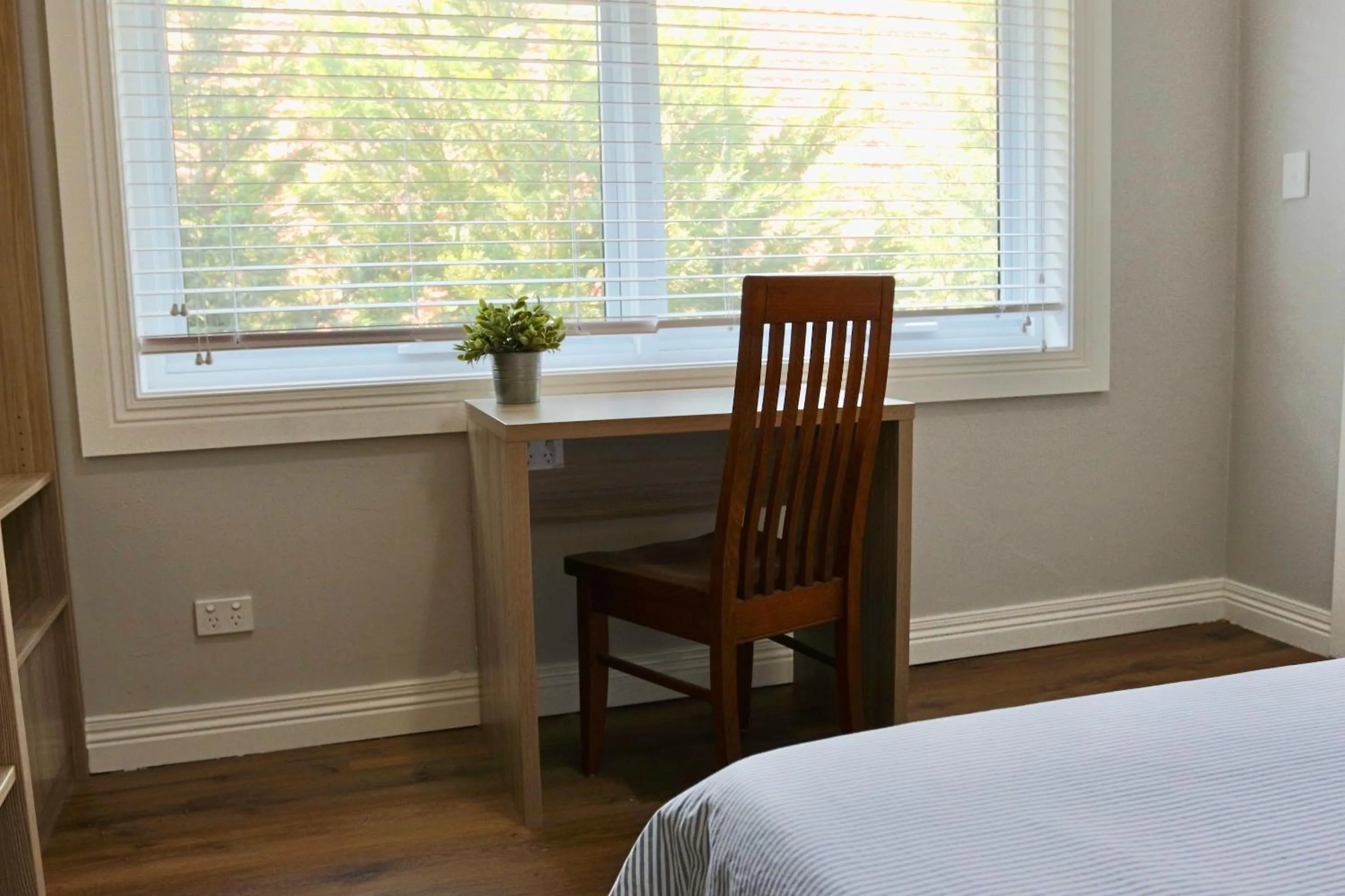 Bedroom, Bed in Carnarvon Lodge Kirribilli, Sydney