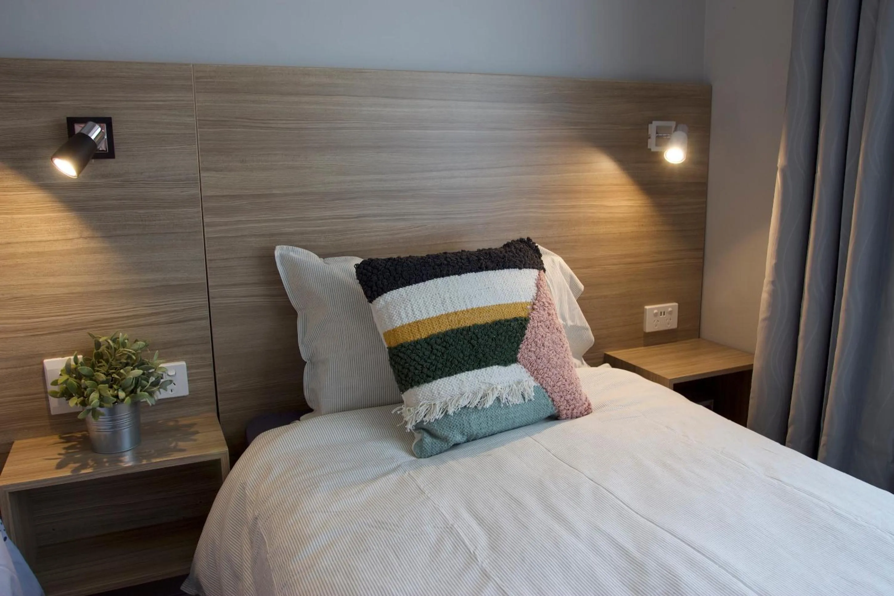 Bed in Carnarvon Lodge Kirribilli, Sydney