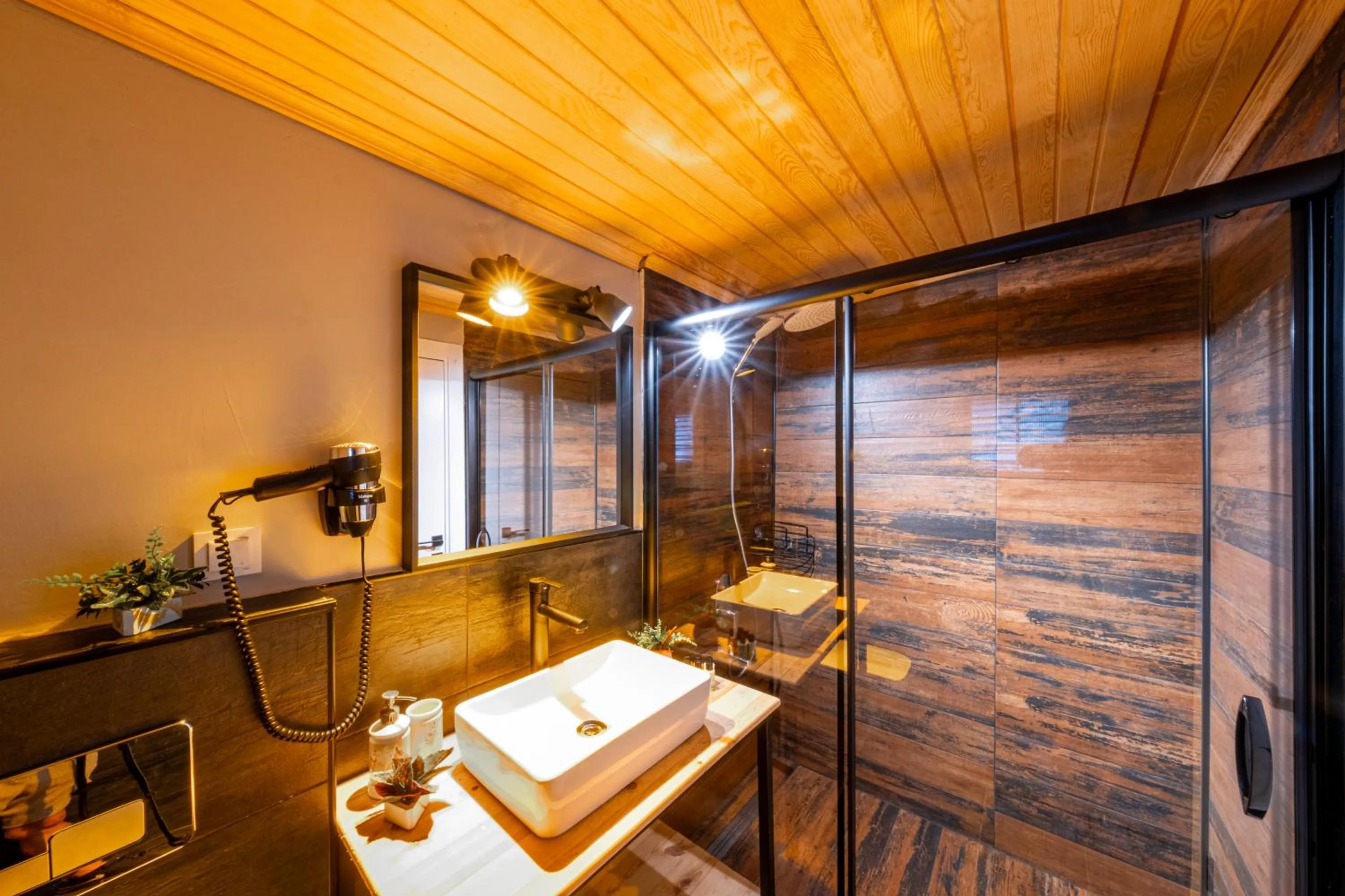 Toilet in Koala Bungalows