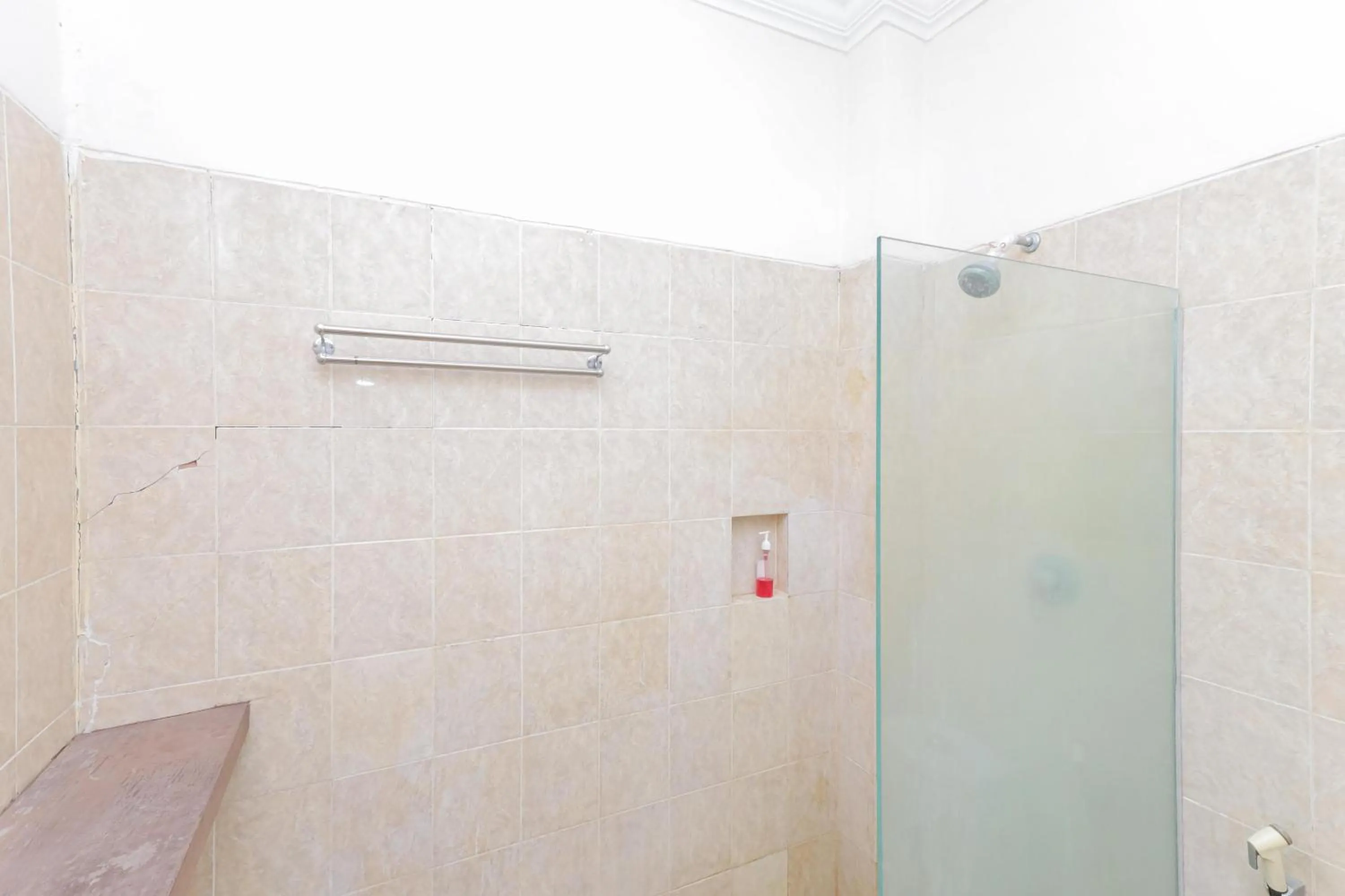 Bathroom in RedDoorz near Gubeng Station Surabaya