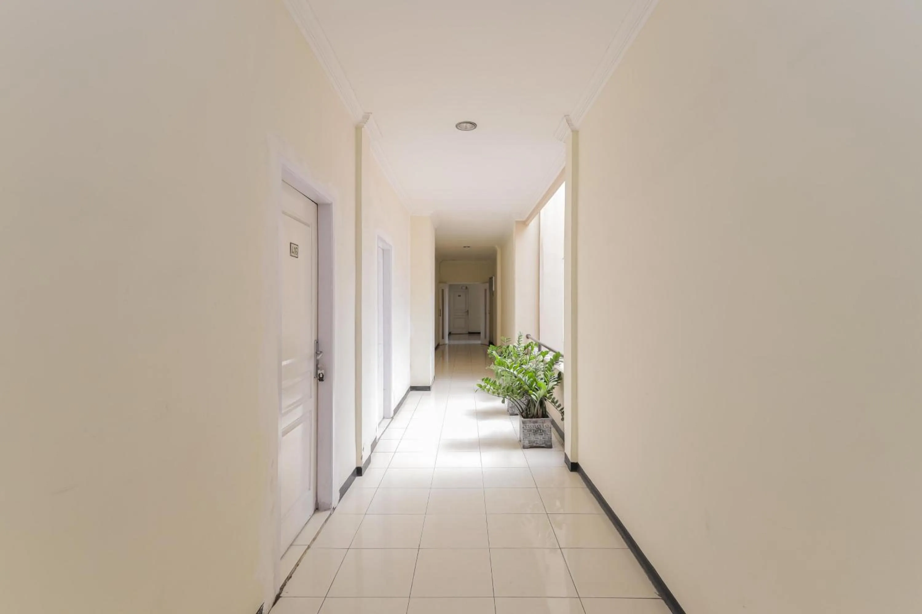 Property building in RedDoorz near Gubeng Station Surabaya