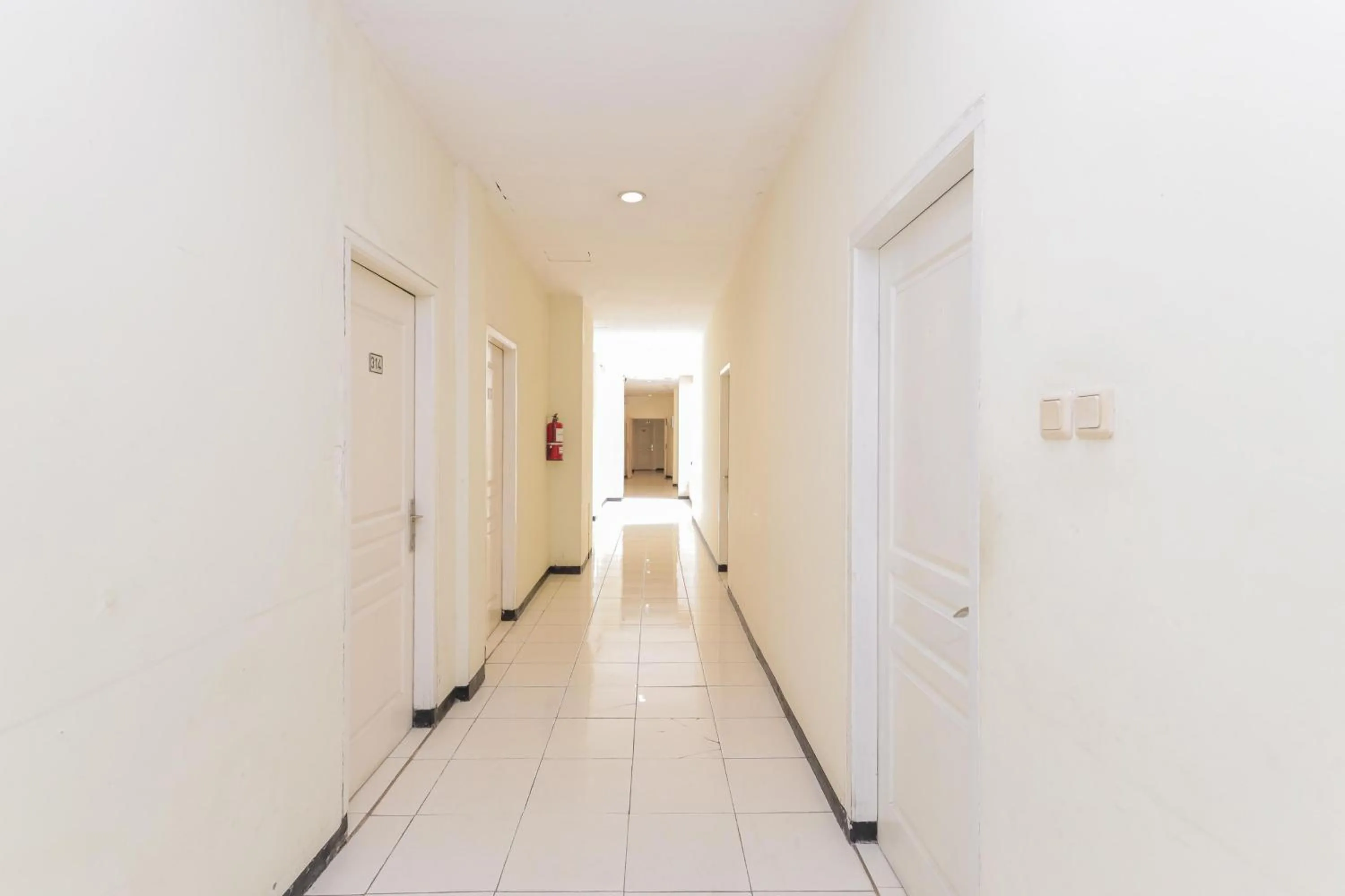 Property building in RedDoorz near Gubeng Station Surabaya