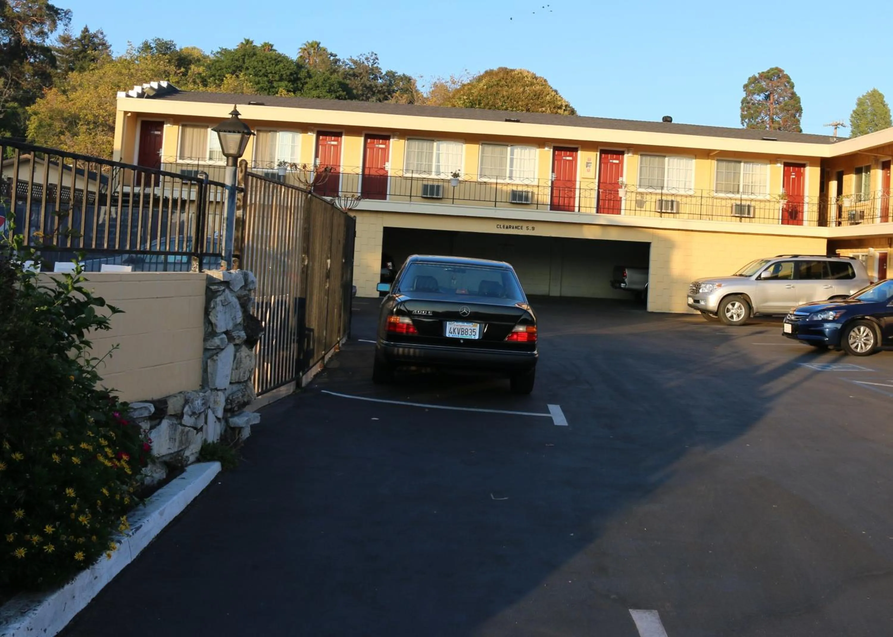 Property building in Islander Motel Santa Cruz CA