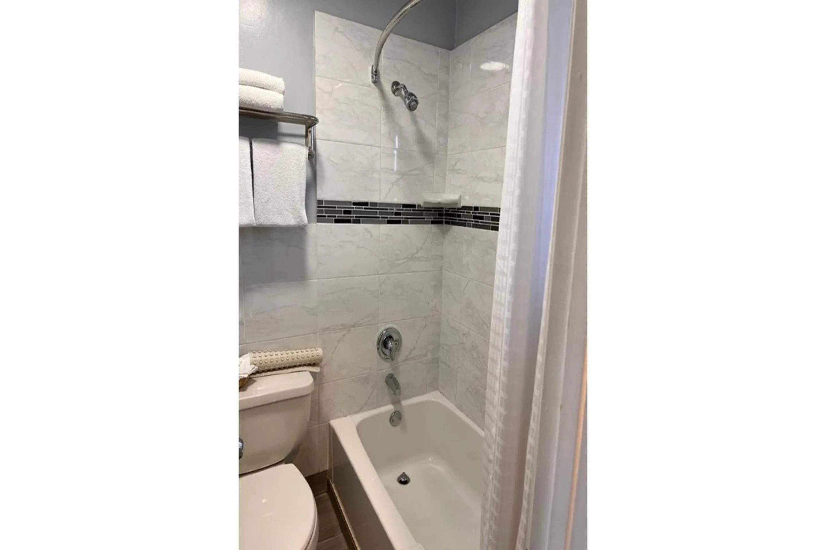 Bathroom in Islander Motel Santa Cruz CA