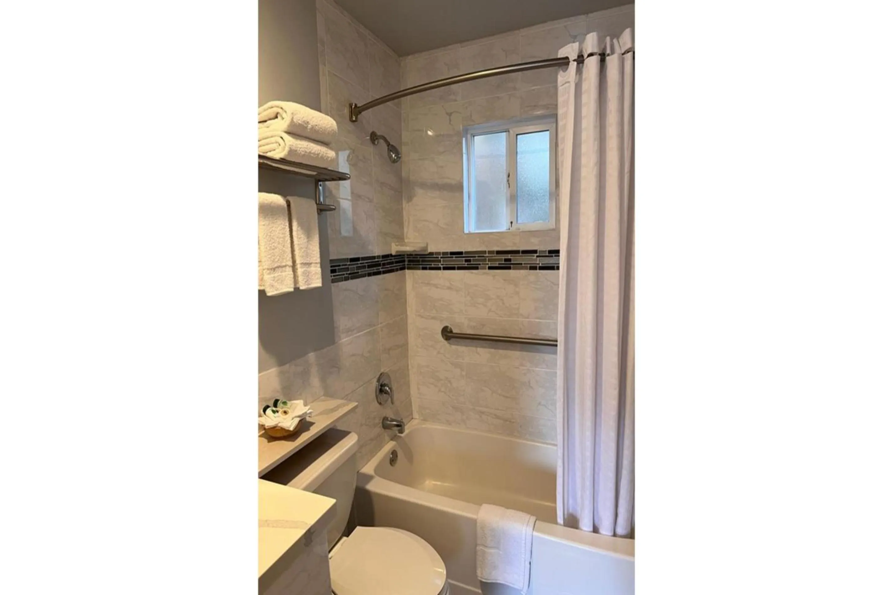 Bathroom in Islander Motel Santa Cruz CA