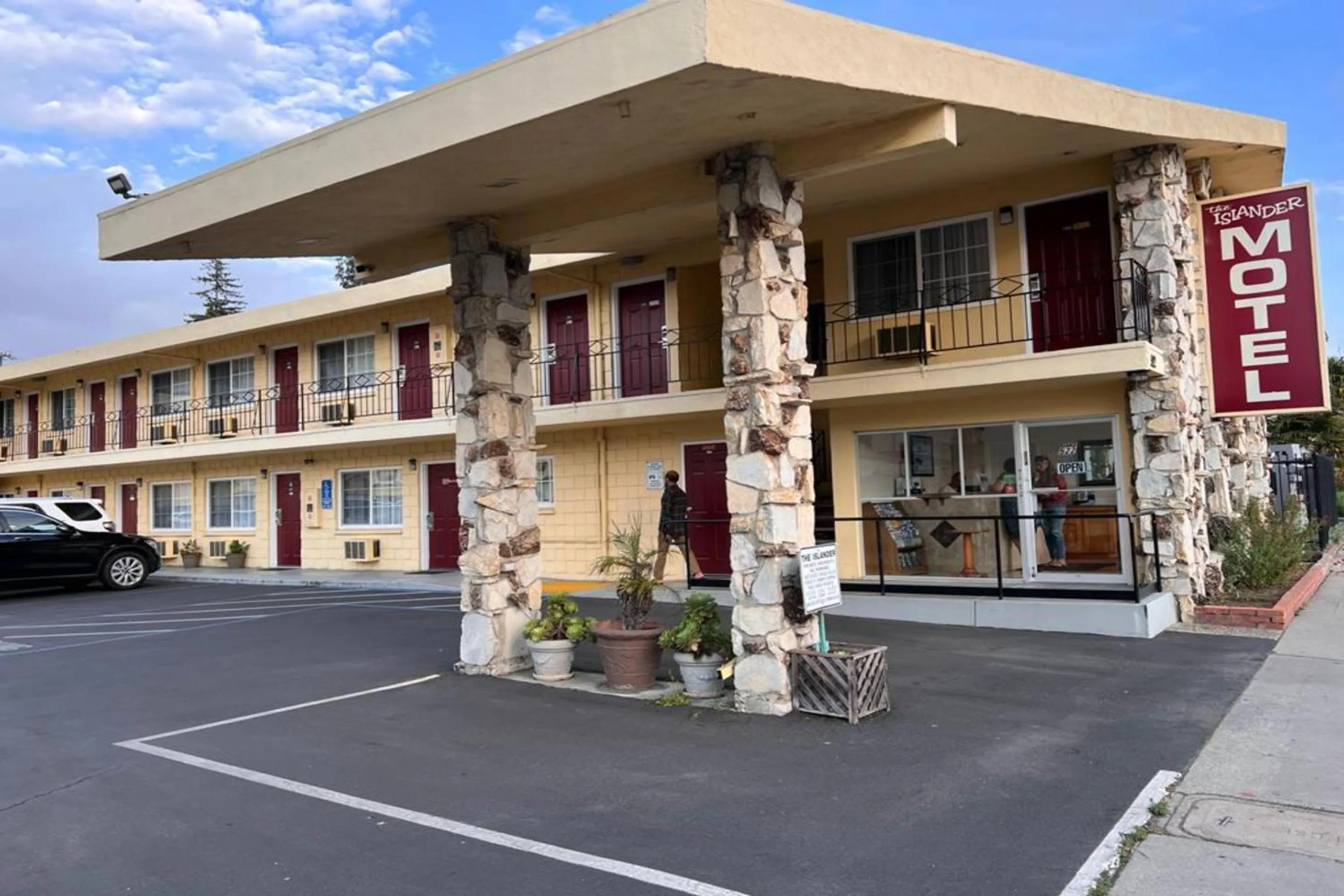 Property building in Islander Motel Santa Cruz CA