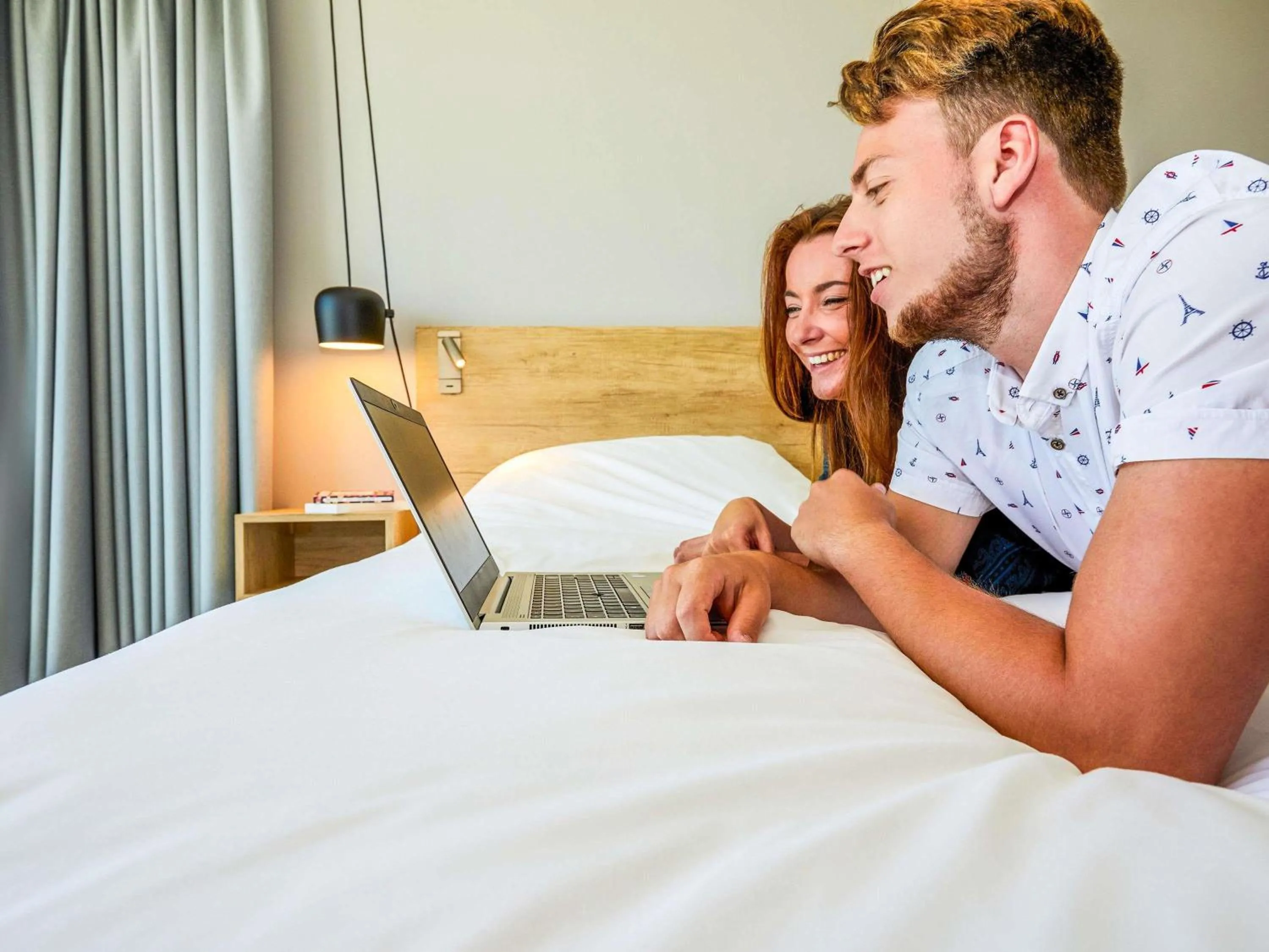 Bedroom, Bed in ibis Thalassa Le Touquet