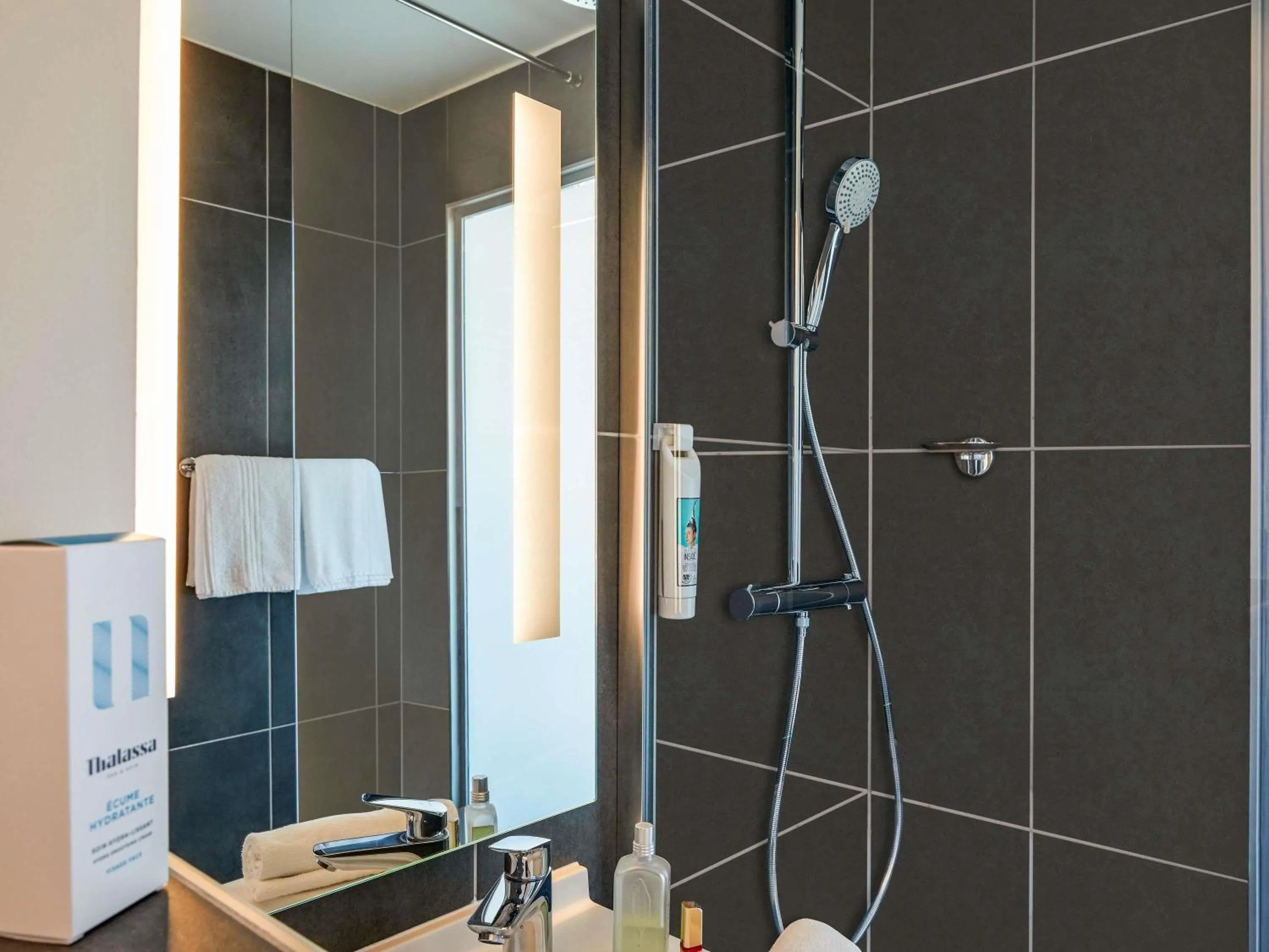 Bedroom in ibis Thalassa Le Touquet